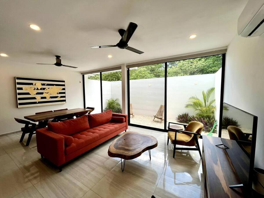 Ferienhaus Heavenly New Townhouse W/jacuzzi Near The
