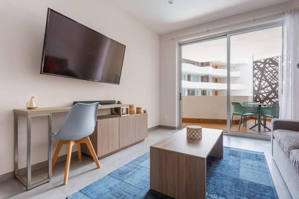 Apartment Luxury 2-bed 200mb Wifi Sauna Ac Gym