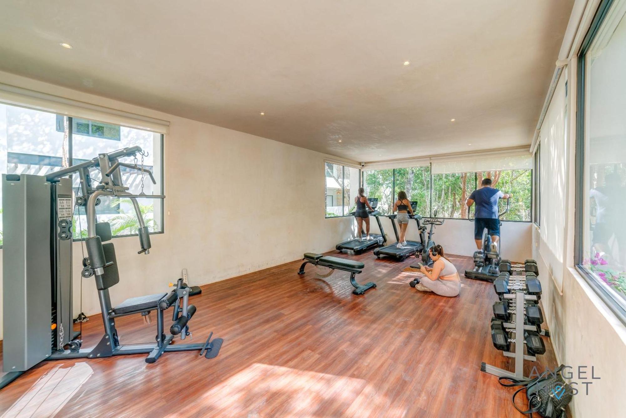 New Tranquil Onsite Pool Gym And Playground *