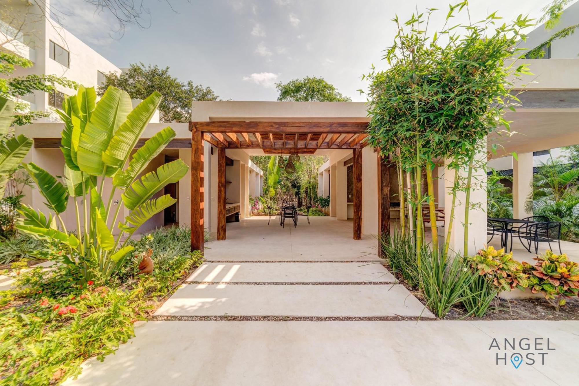 Apartment New Tranquil Onsite Pool Gym And Playground Playa del Carmen