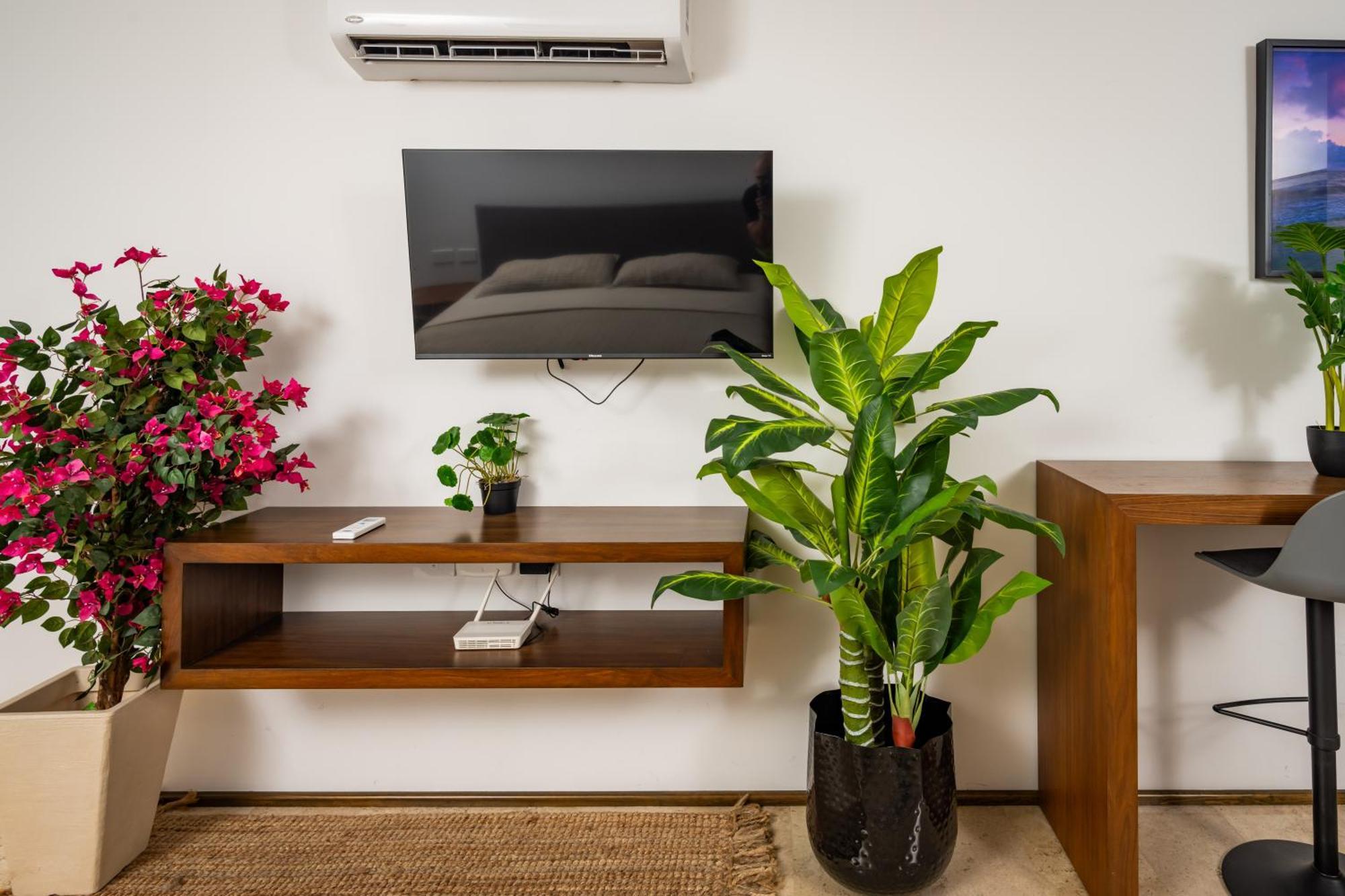 Walk Distance To Wallmart And 5ta Avenue Apartment