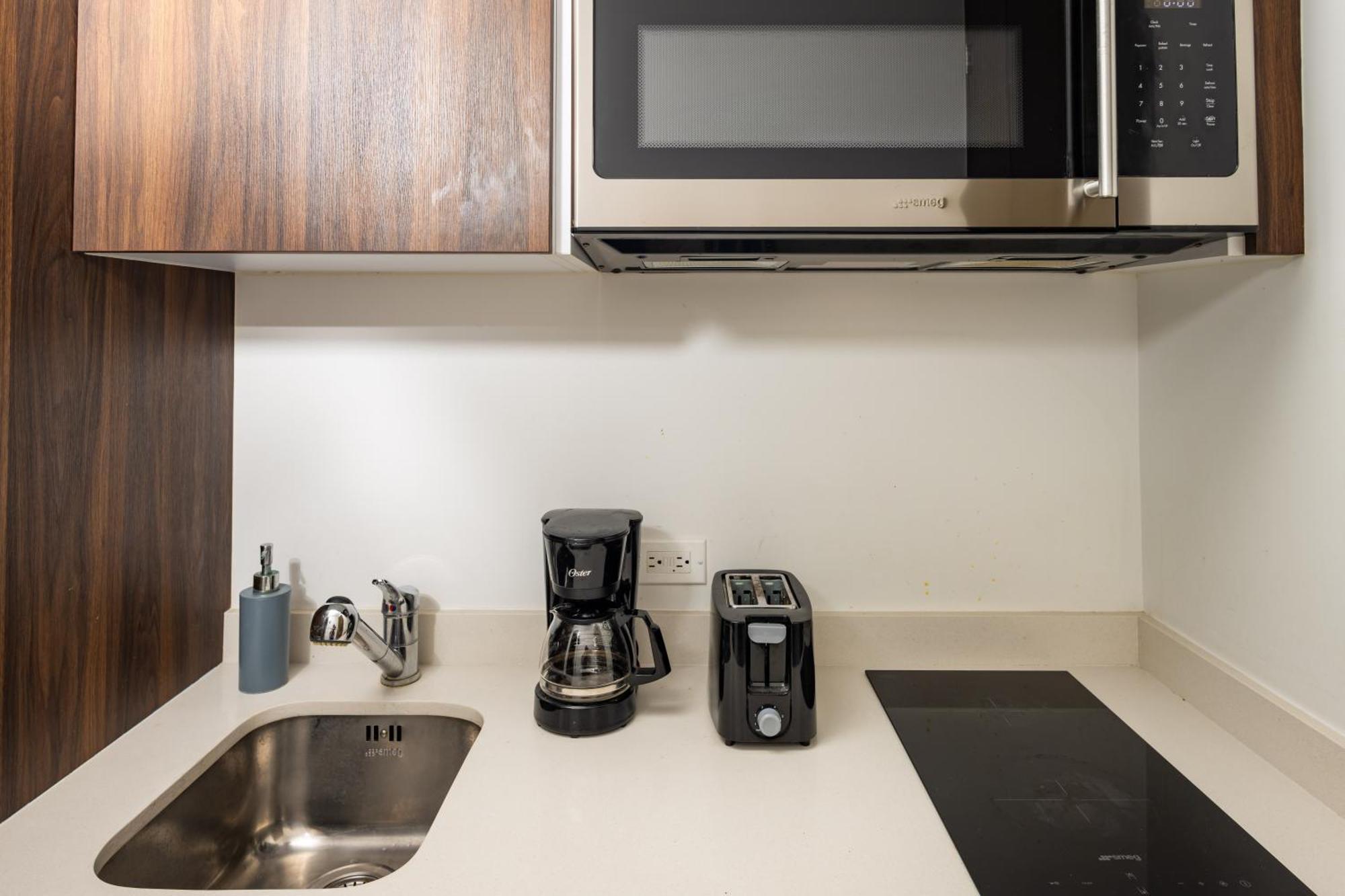 Walk Distance To Wallmart And 5ta Avenue Apartment *