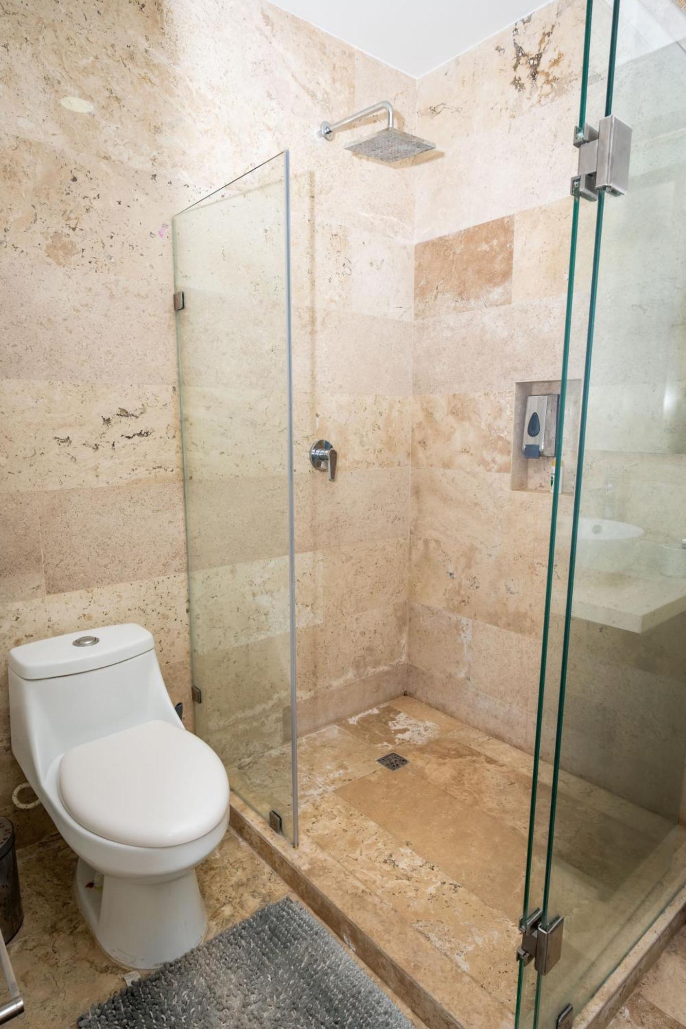 Apartment Walk Distance To Wallmart And 5ta Avenue