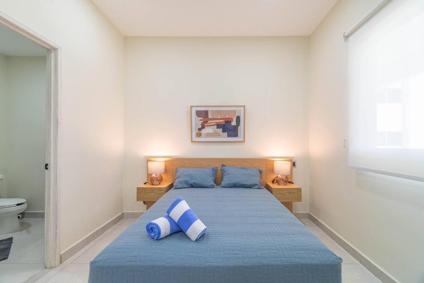 Vakantiehuis 2 Bd With Balcony, Gym, Rooftop Pool, Hot Tub *