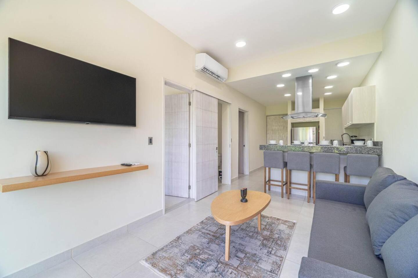 Vakantiehuis 2 Bd With Balcony, Gym, Rooftop Pool, Hot Tub Playa del Carmen