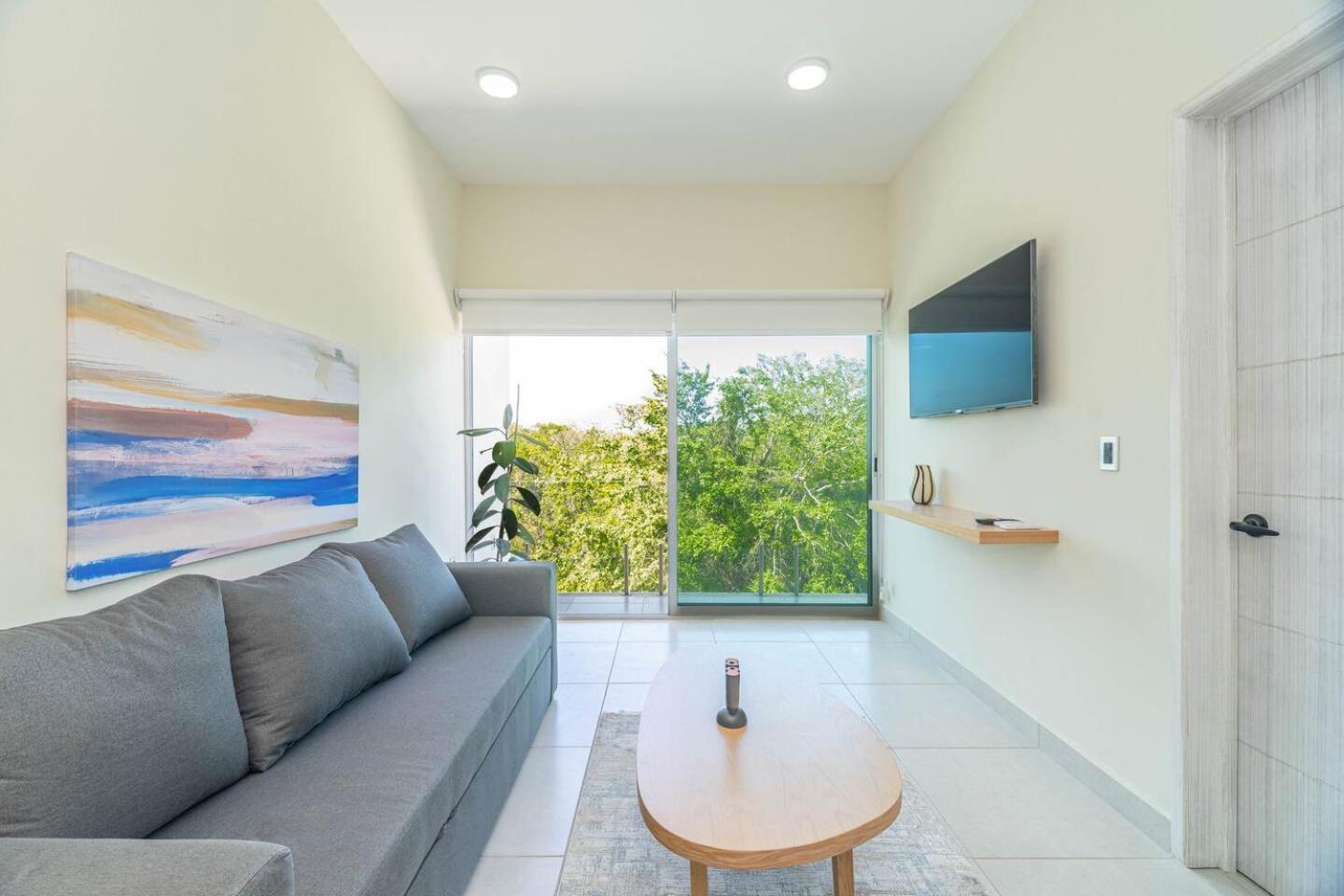 Vakantiehuis 2 Bd With Balcony, Gym, Rooftop Pool, Hot Tub *