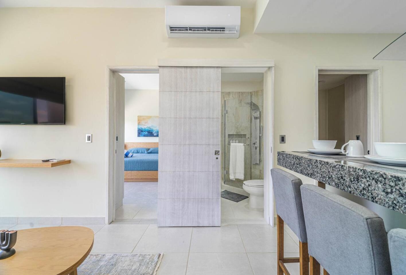 Vakantiehuis 2 Bd With Balcony, Gym, Rooftop Pool, Hot Tub Playa del Carmen
