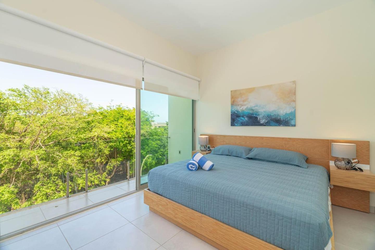 2 Bd With Balcony, Gym, Rooftop Pool, Hot Tub Vakantiehuis *