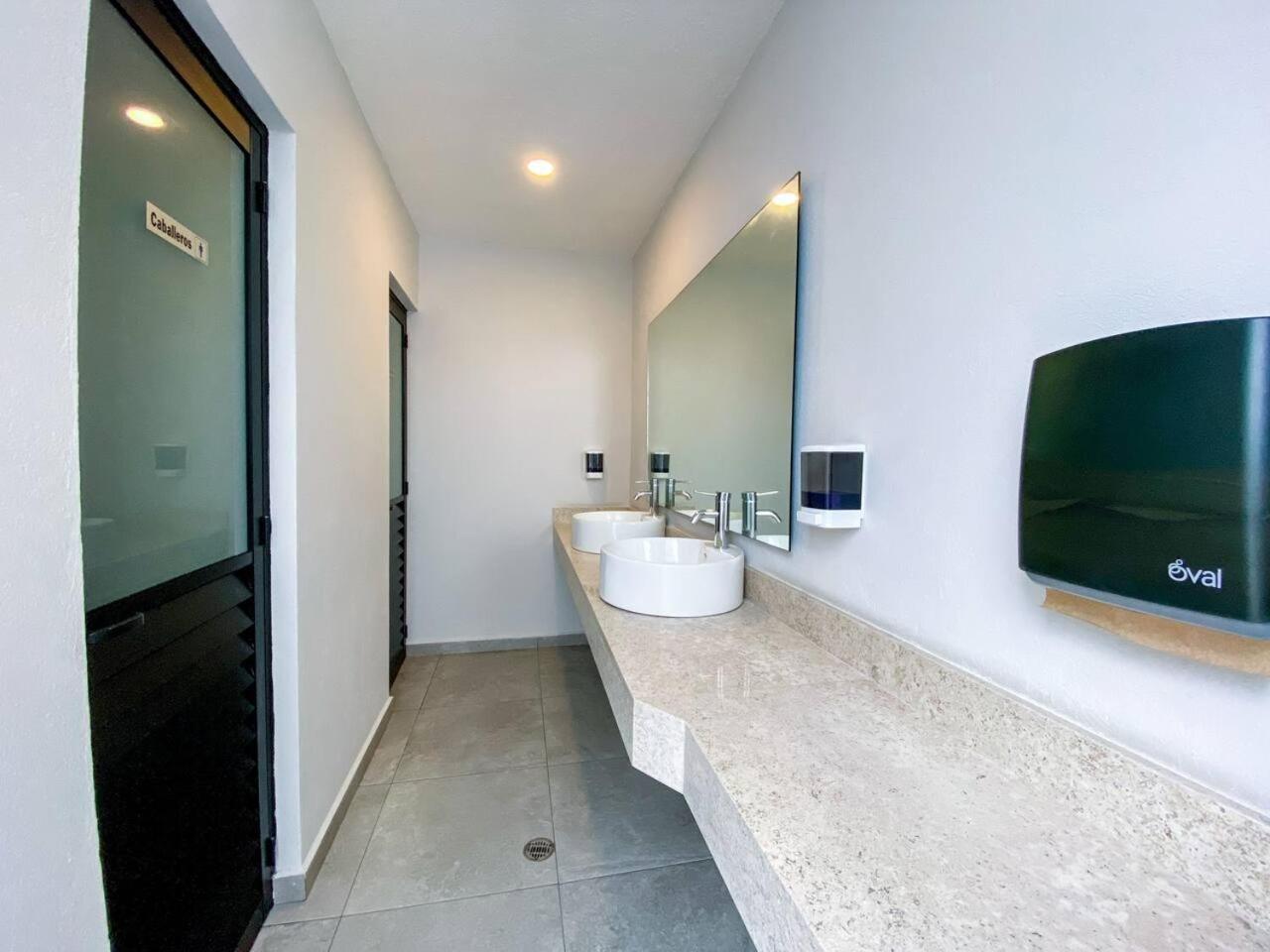Apartment At 5th Ave With Pool Gym Steps To Playa del Carmen