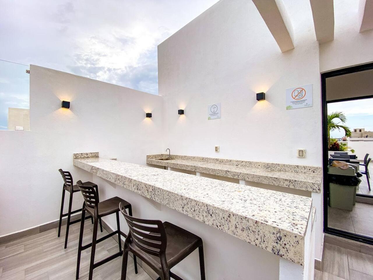 Apartment At 5th Ave With Pool Gym Steps To