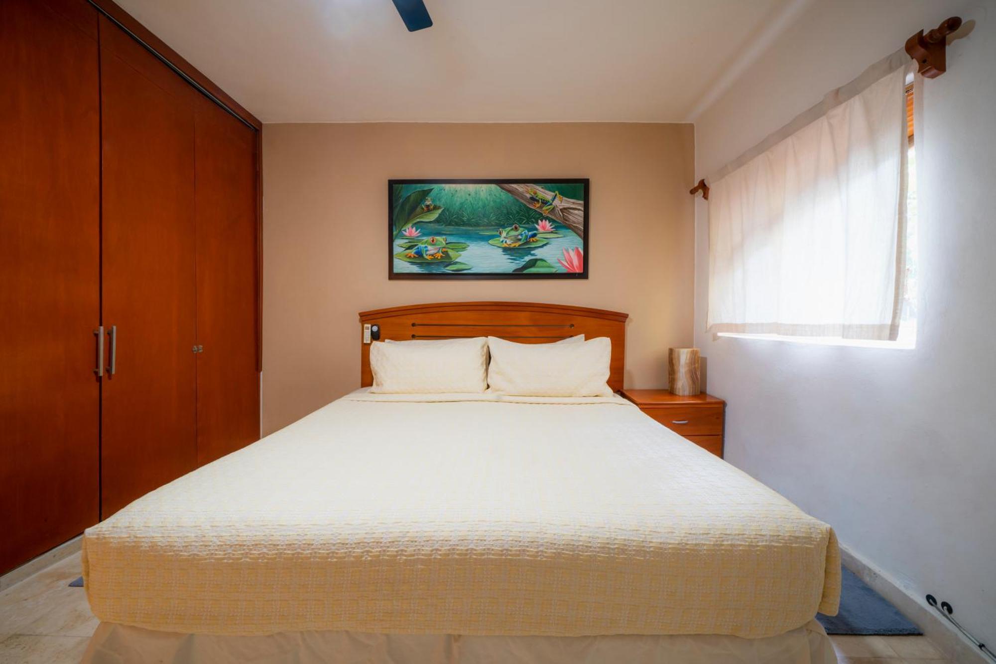 2 Bedroom For 8 Guests - Only 5 Min Walk To - At Playacar, Chac Ha Holiday home Playa del Carmen
