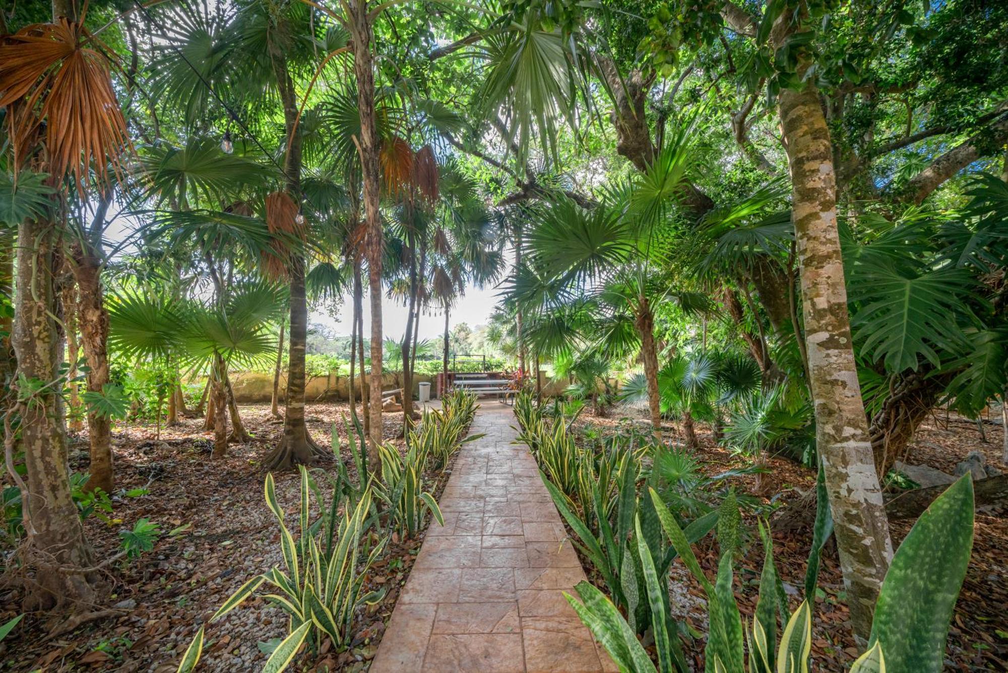 2 Bedroom For 8 Guests - Only 5 Min Walk To - At Playacar, Chac Ha Holiday home Playa del Carmen