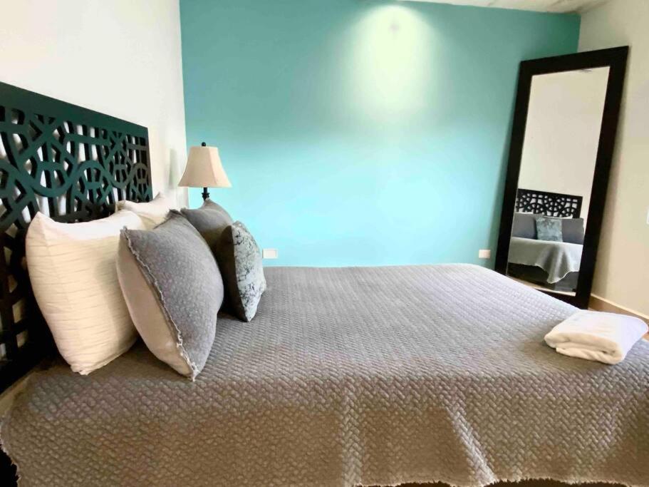 Huge Apartment, Steps To The & Lifestyle Apartment *