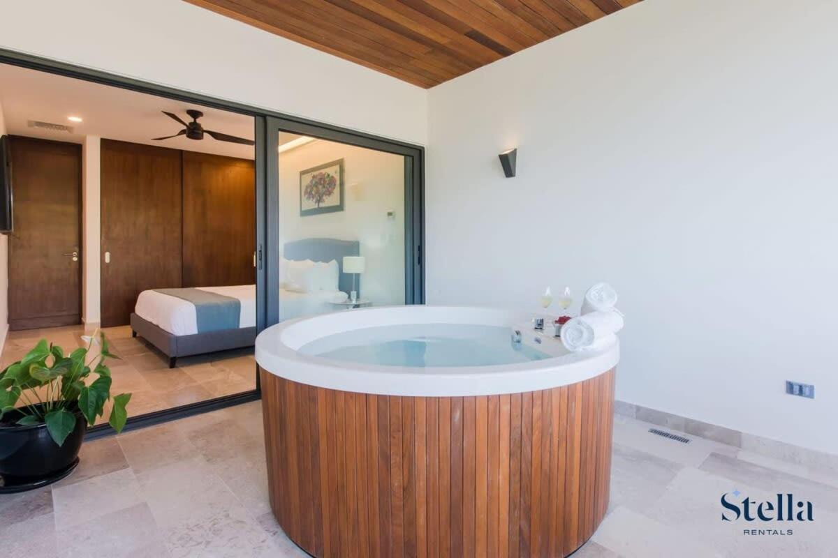 With Private Jacuzzi And Shared Ocean View Roof Pool Ferienhaus