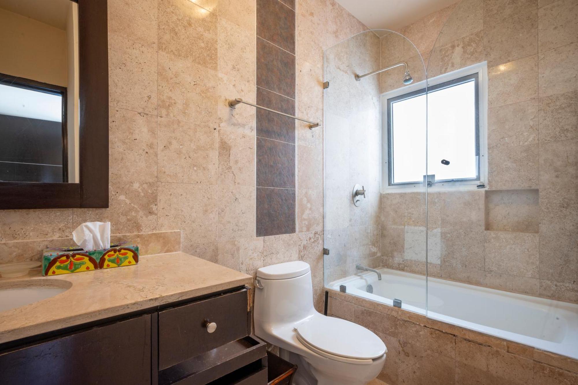 Spacious & Serene Penthouse With Rooftop, Jungle Views, Prime Location Steps To & 5th Ave Apartment