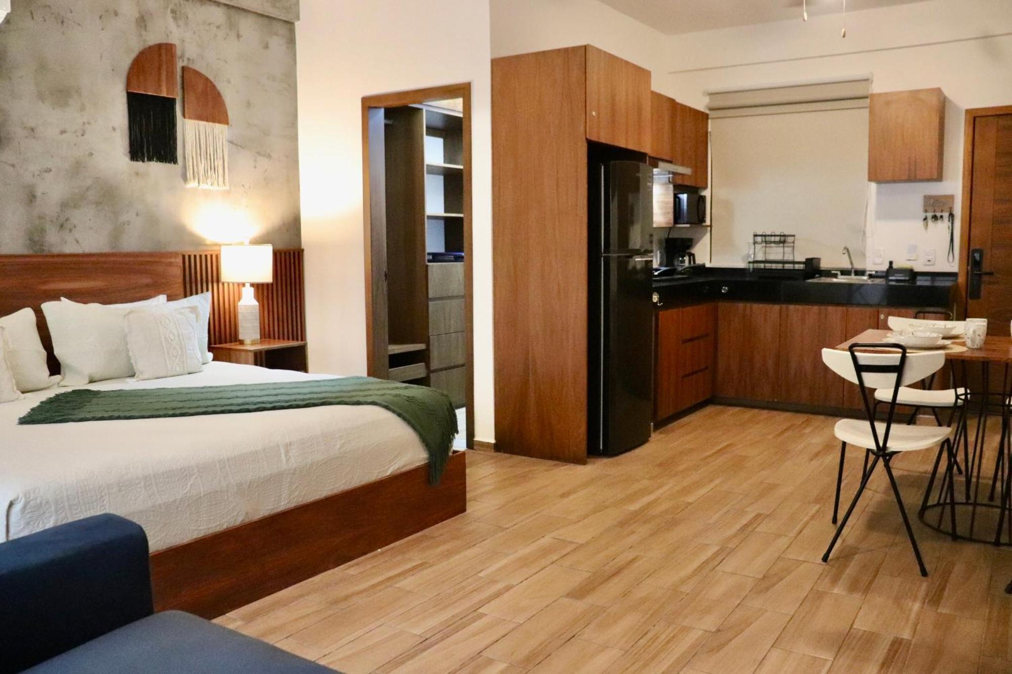 Sunset Kin Apartment *