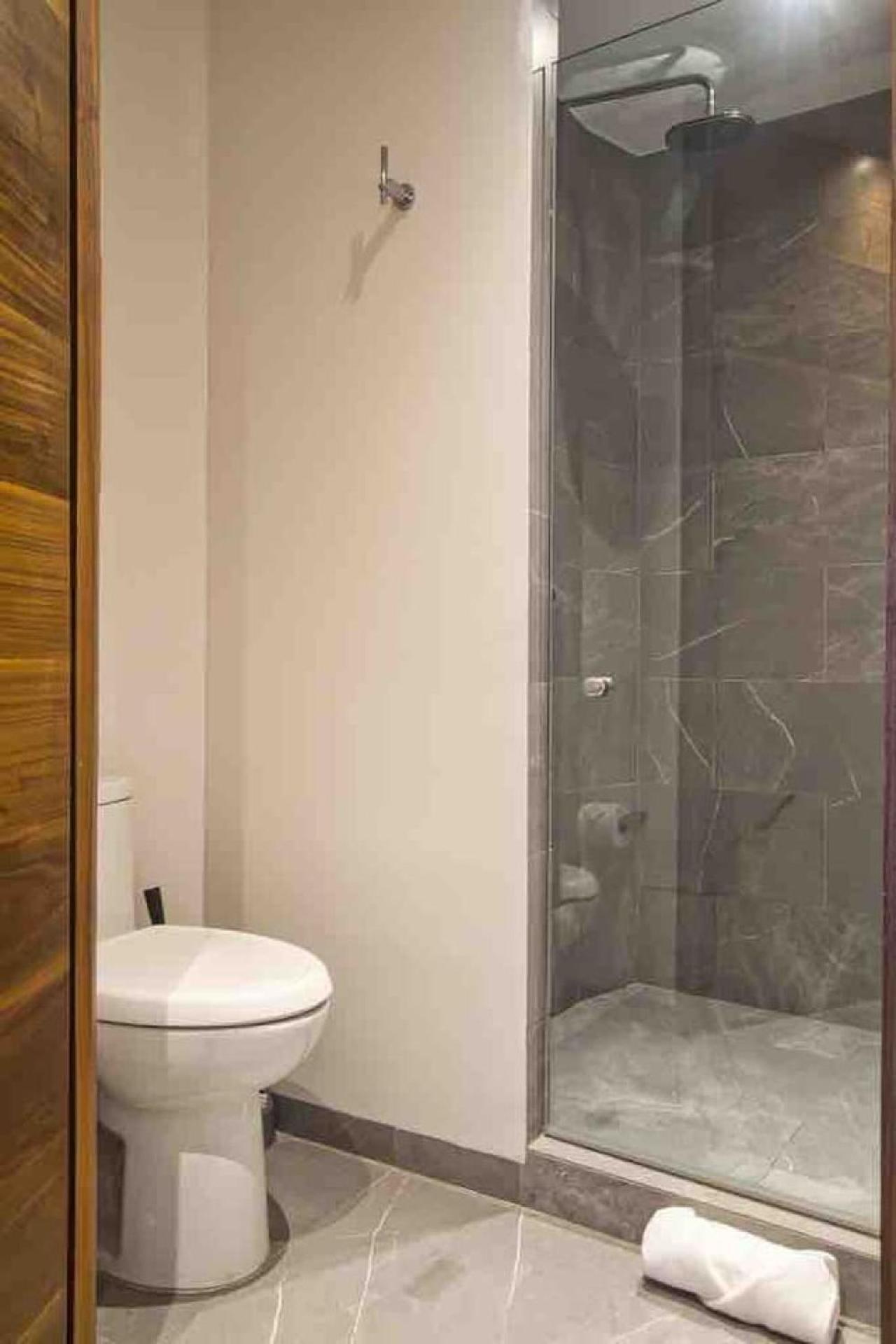 Apartment 2bed 500m From *