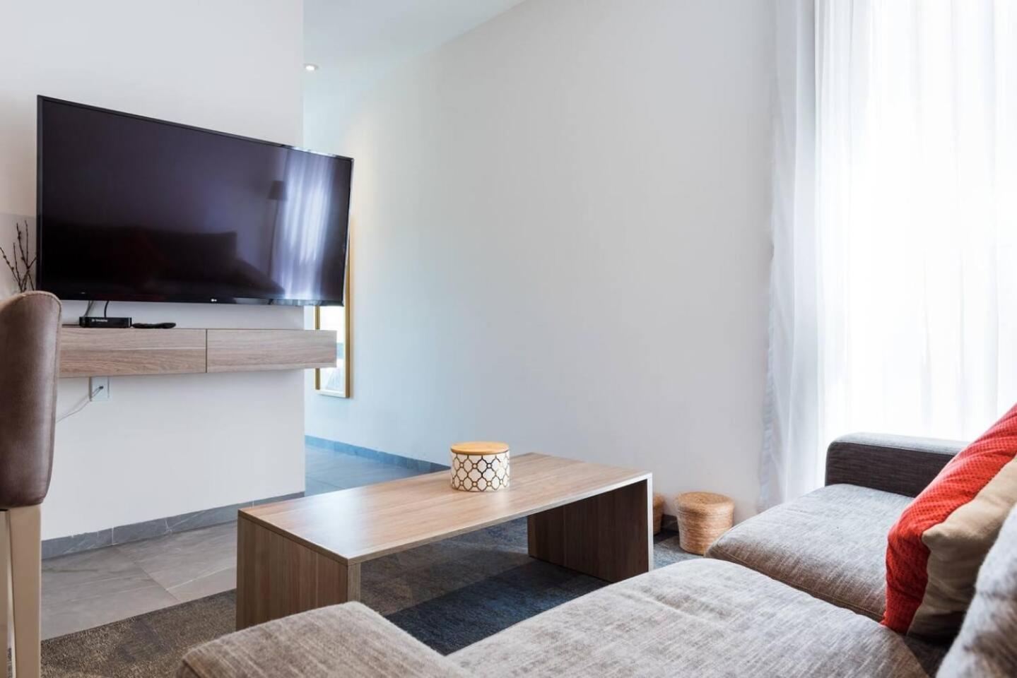 Apartment Luxury 1br Kitchen Ac Gym Pool Cinema