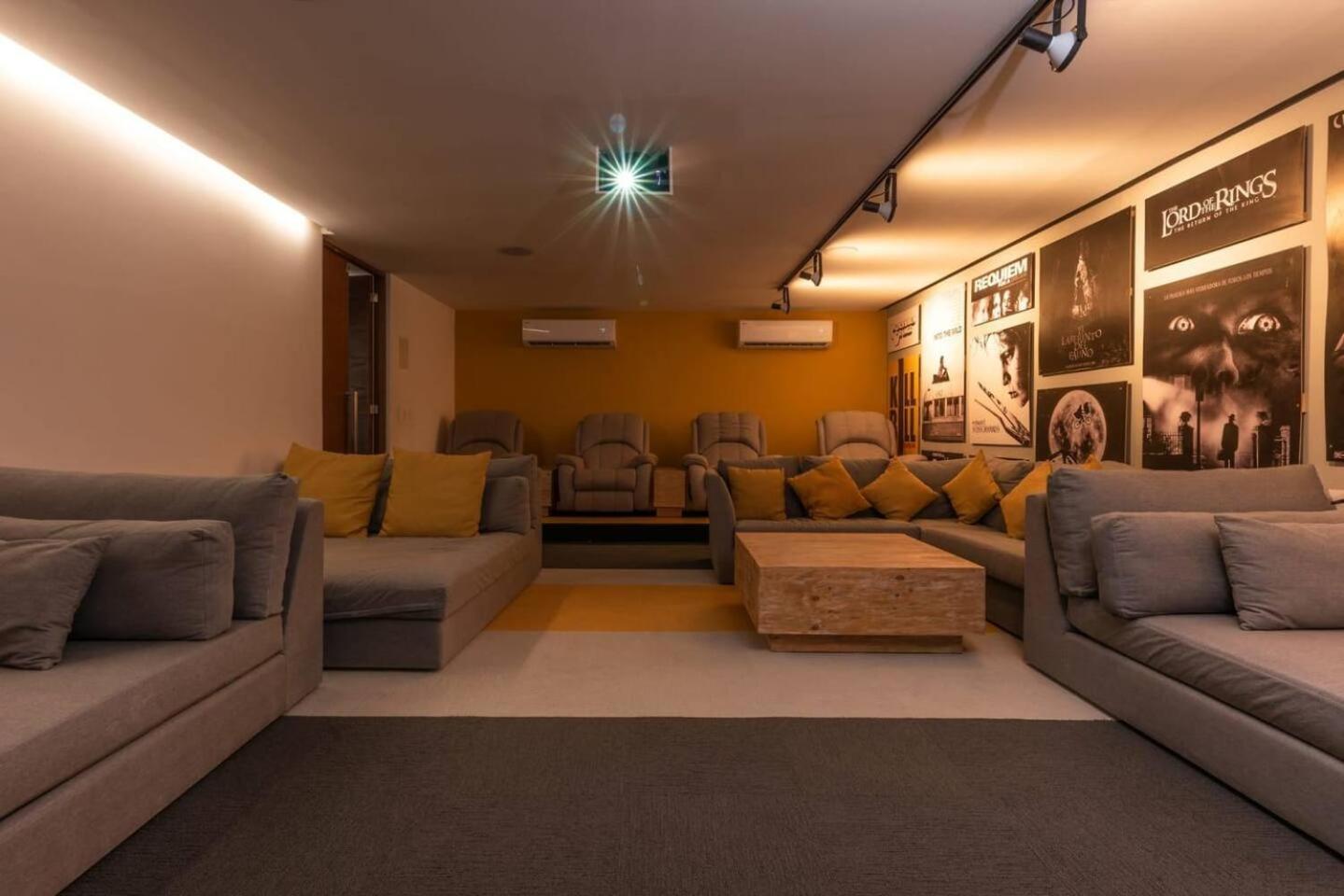 Luxury 1br Kitchen Ac Gym Pool Cinema Apartment *