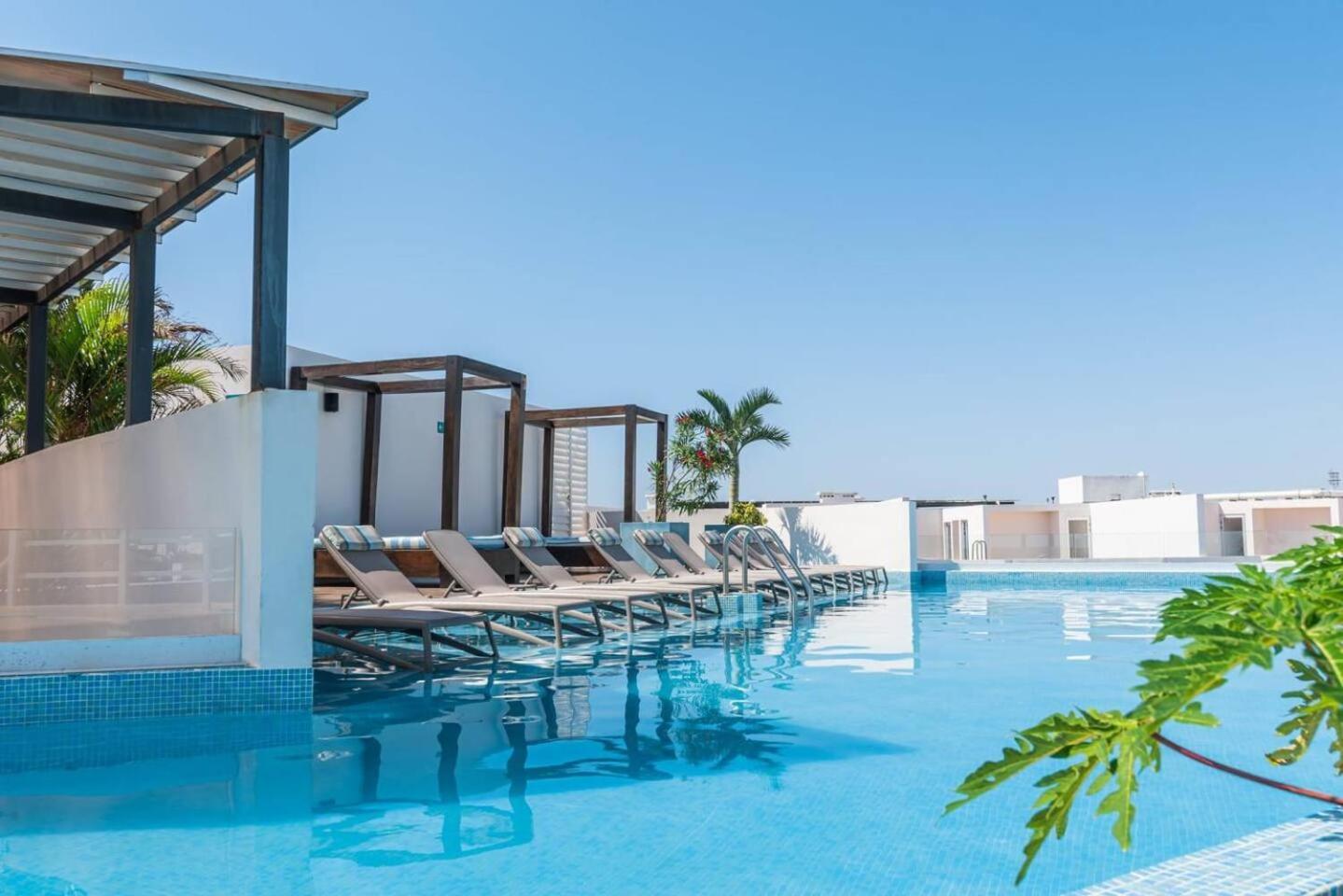 Luxury 1br Kitchen Ac Gym Pool Cinema