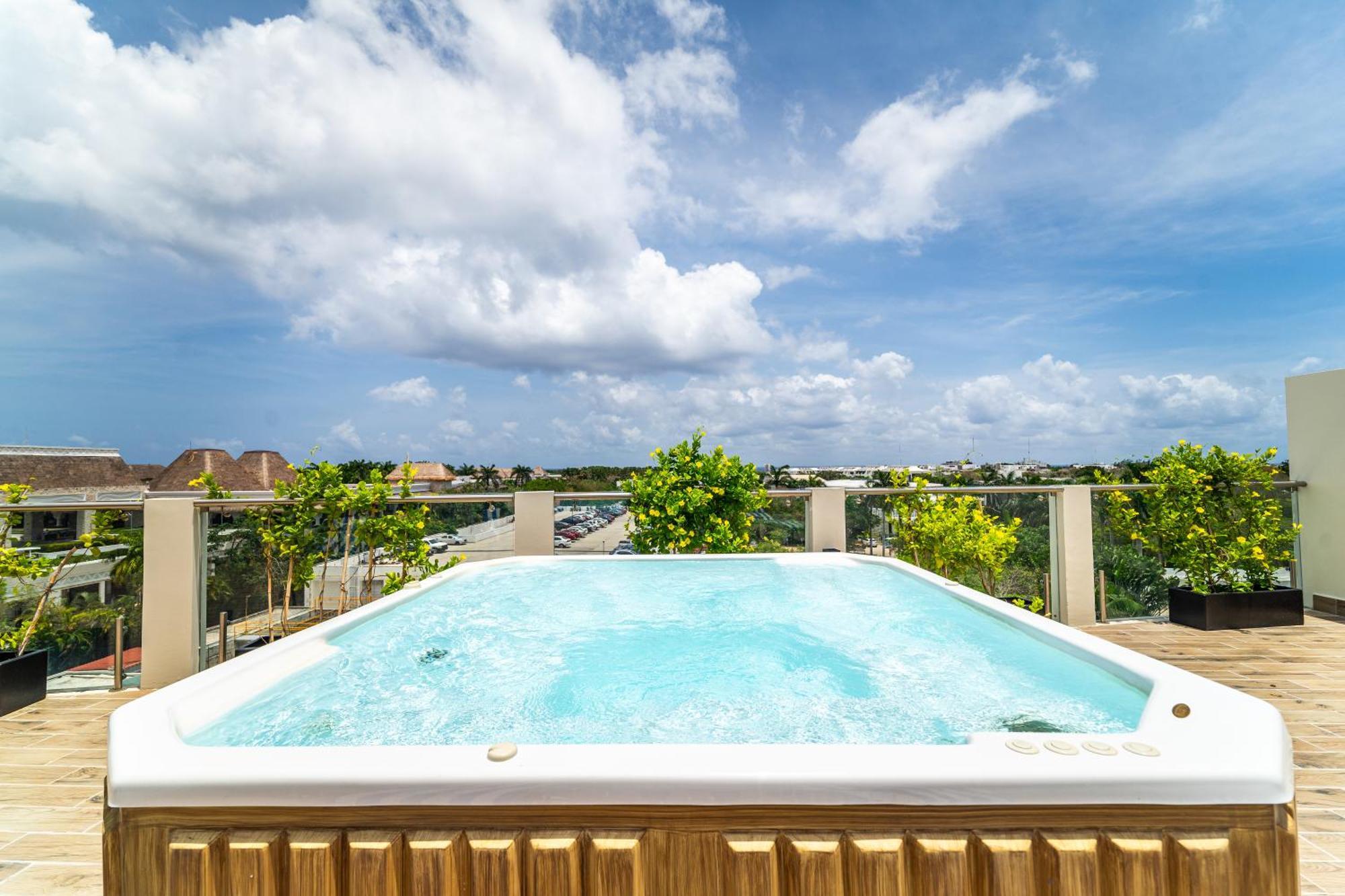 Holiday home 2 Bd With Balcony, Rooftop Pool, Hot Tub, Gym #207
