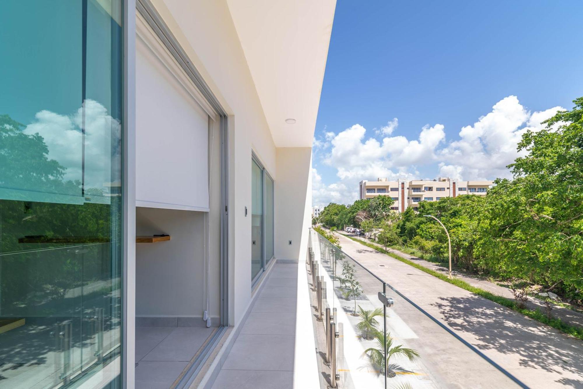 2 Bd With Balcony, Rooftop Pool, Hot Tub, Gym #207