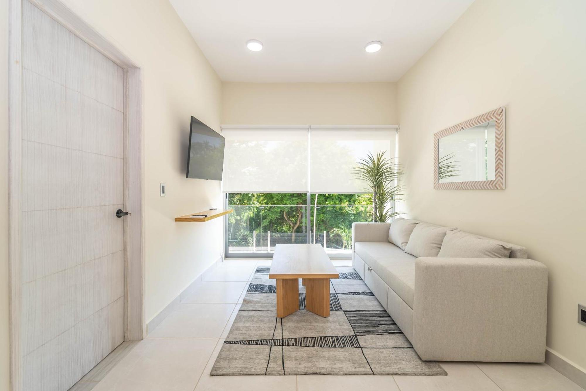 2 Bd With Balcony, Rooftop Pool, Hot Tub, Gym #207 Holiday home *
