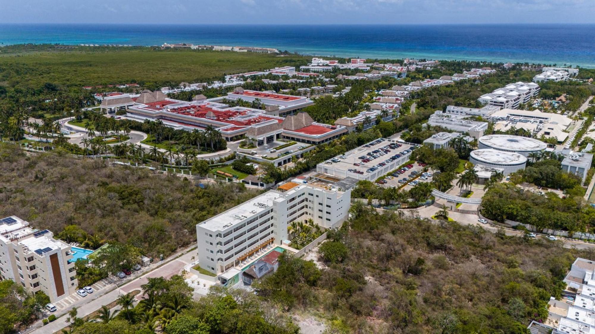 2 Bd With Balcony, Rooftop Pool, Hot Tub, Gym #207