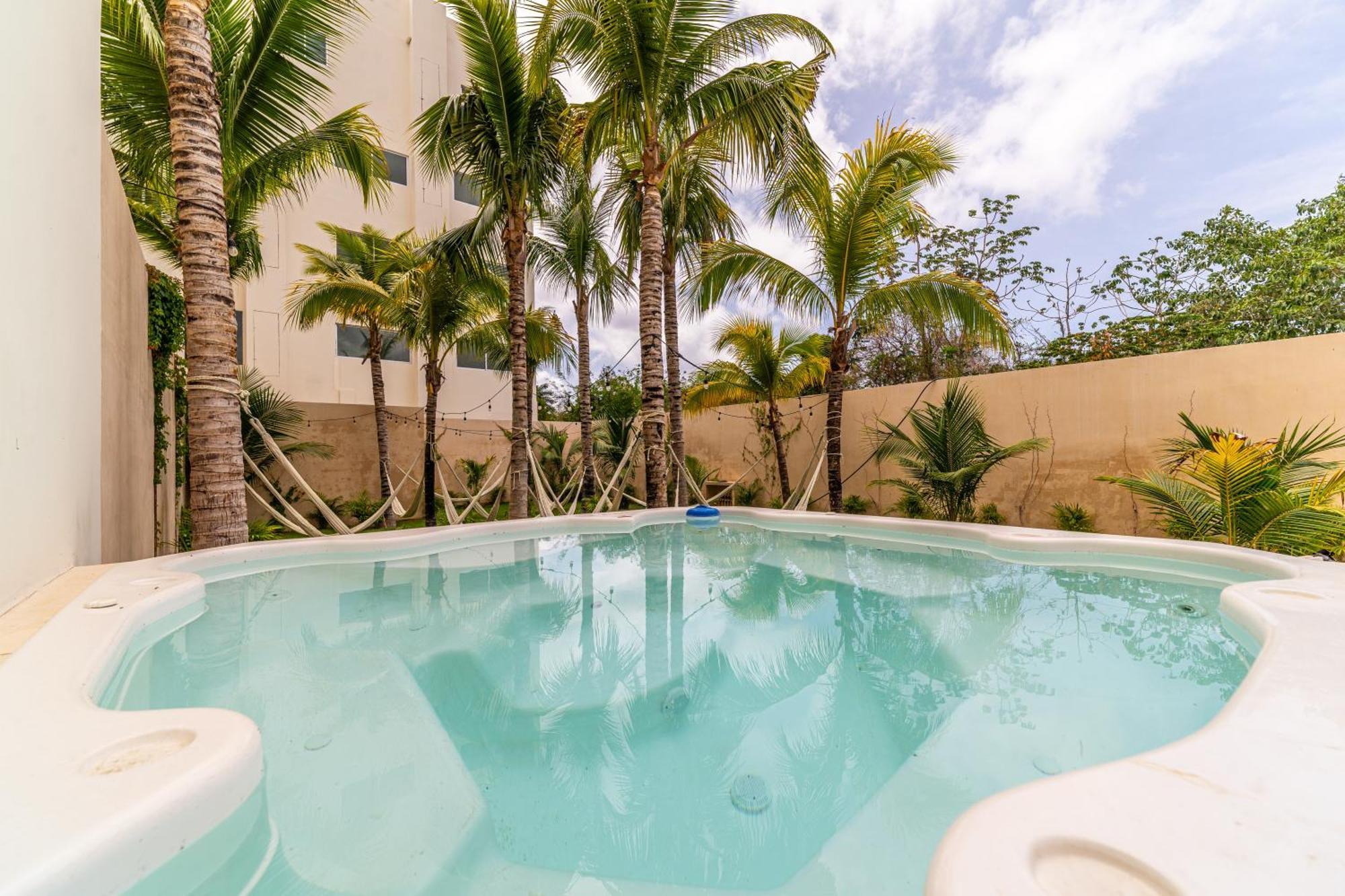 2 Bd With Balcony, Rooftop Pool, Hot Tub, Gym #207 Holiday home