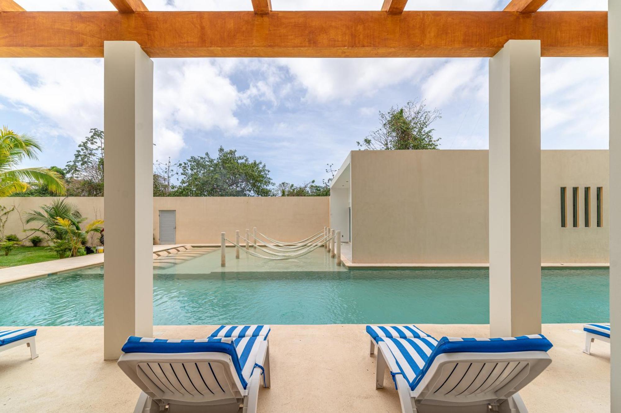 2 Bd With Balcony, Rooftop Pool, Hot Tub, Gym #207 Holiday home *