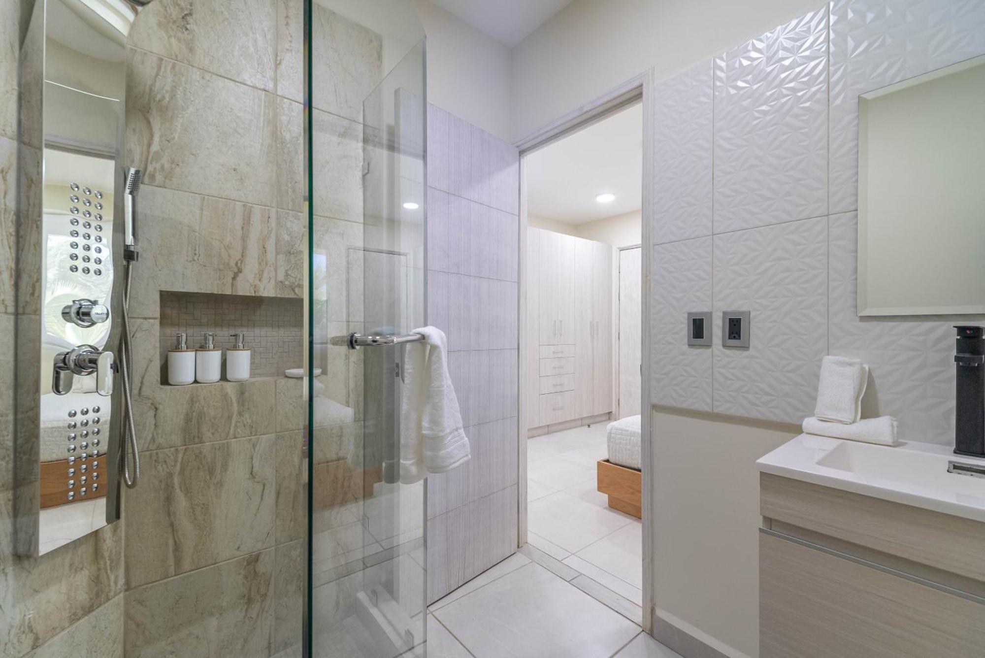 2 Bd With Balcony, Rooftop Pool, Hot Tub, Gym #207 * Playa del Carmen