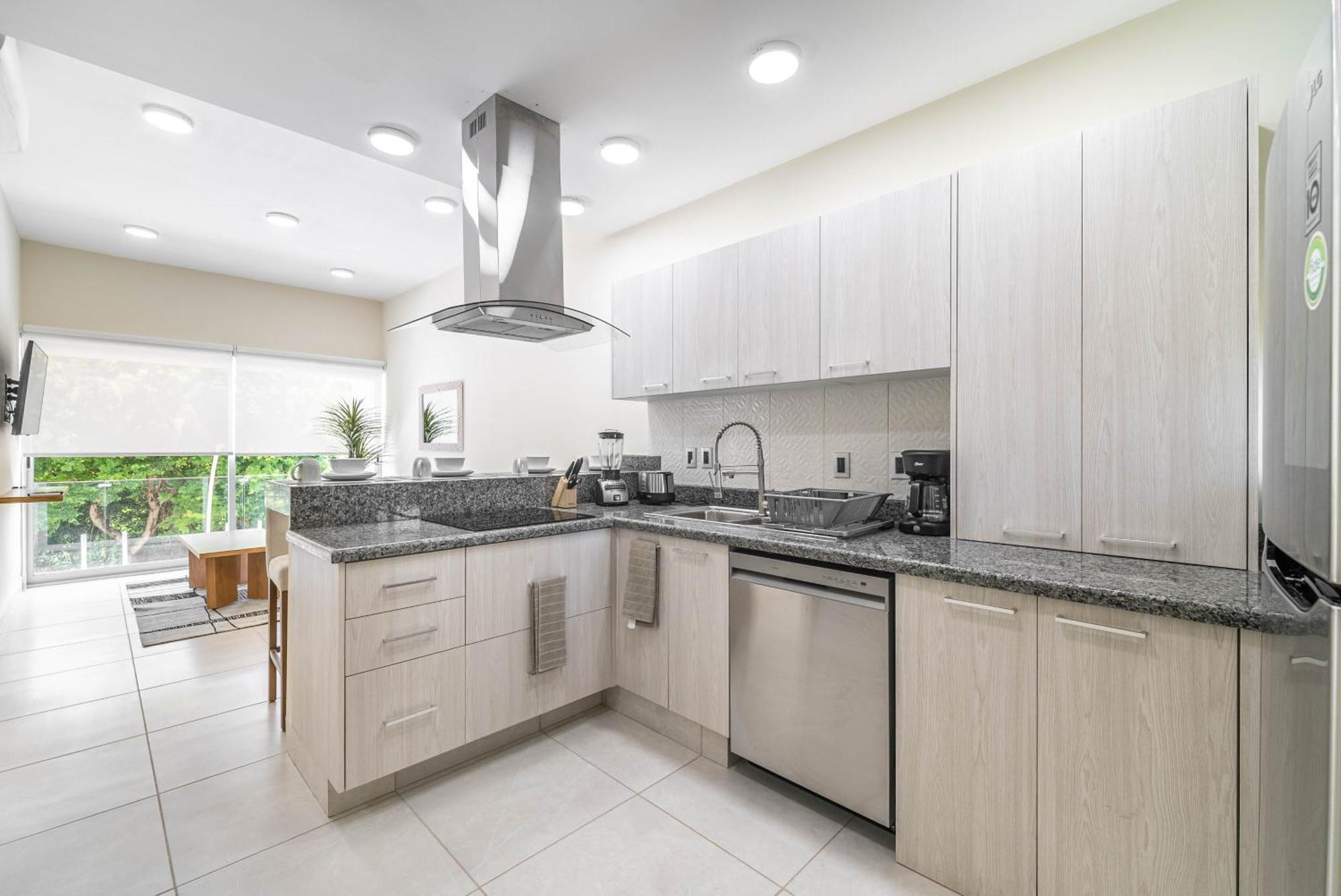 2 Bd With Balcony, Rooftop Pool, Hot Tub, Gym #207 Holiday home Playa del Carmen