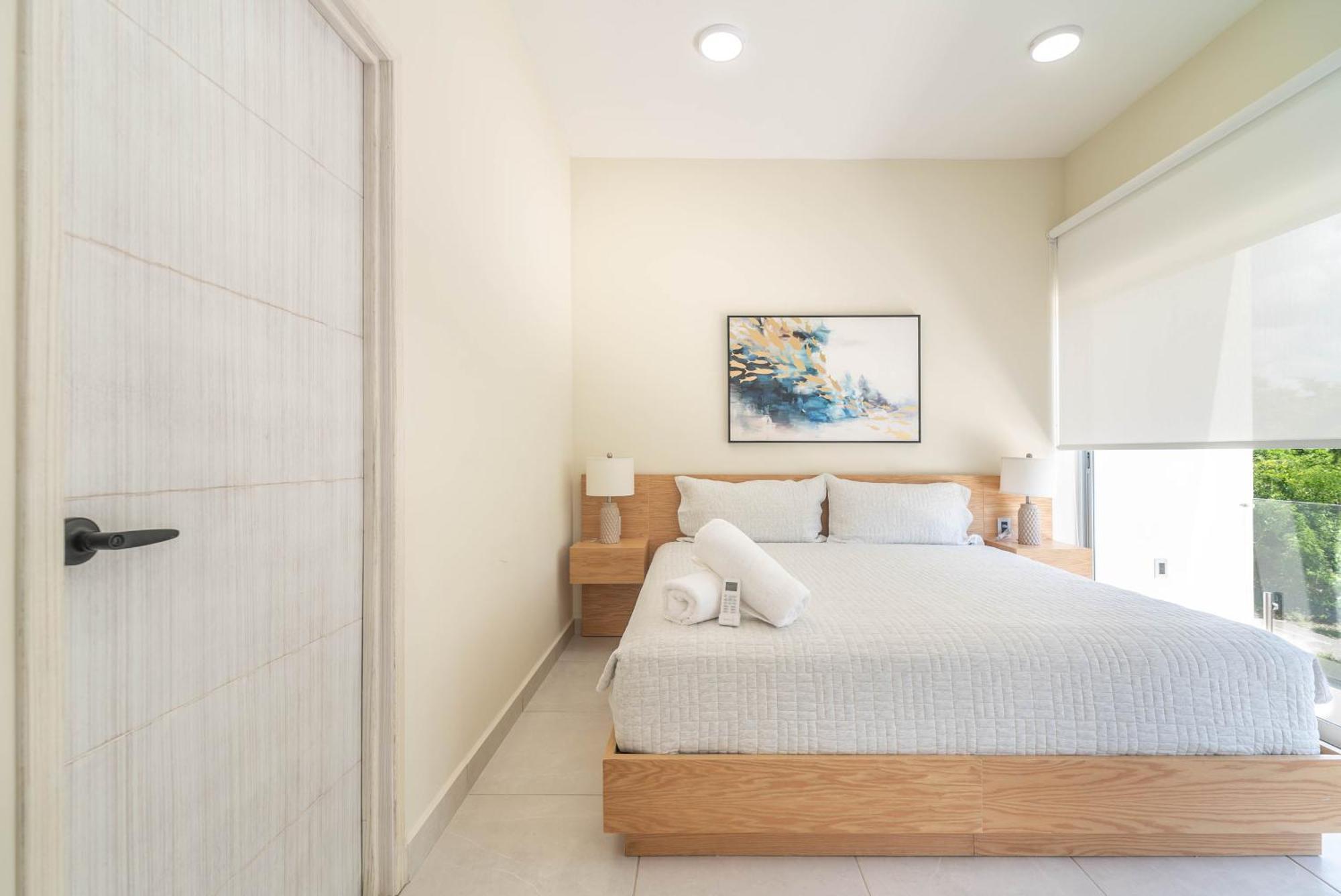2 Bd With Balcony, Rooftop Pool, Hot Tub, Gym #207 *