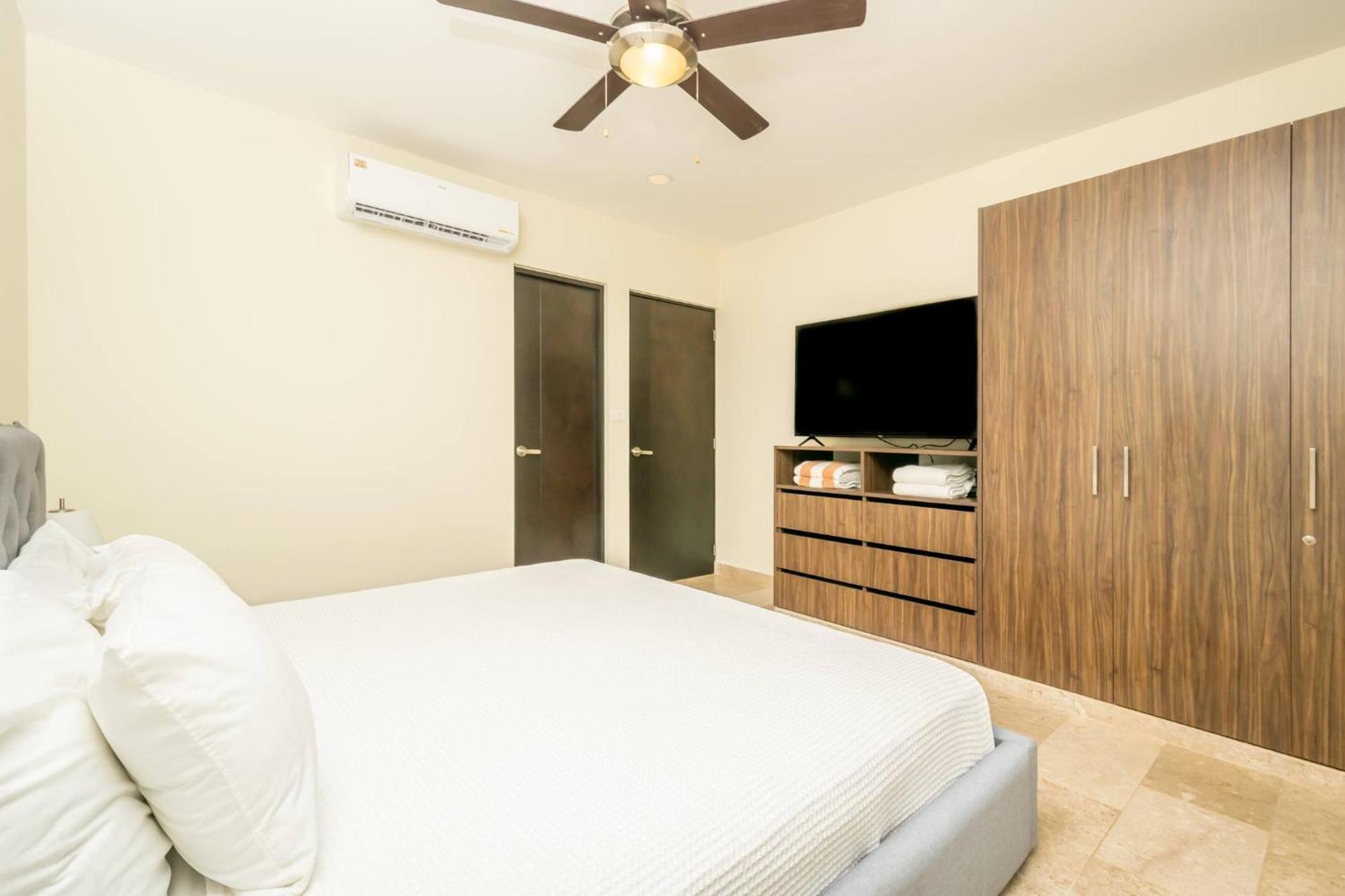Oceanview Pool & Lounge Private Balcony Gym & Bbq Holiday home Playa del Carmen