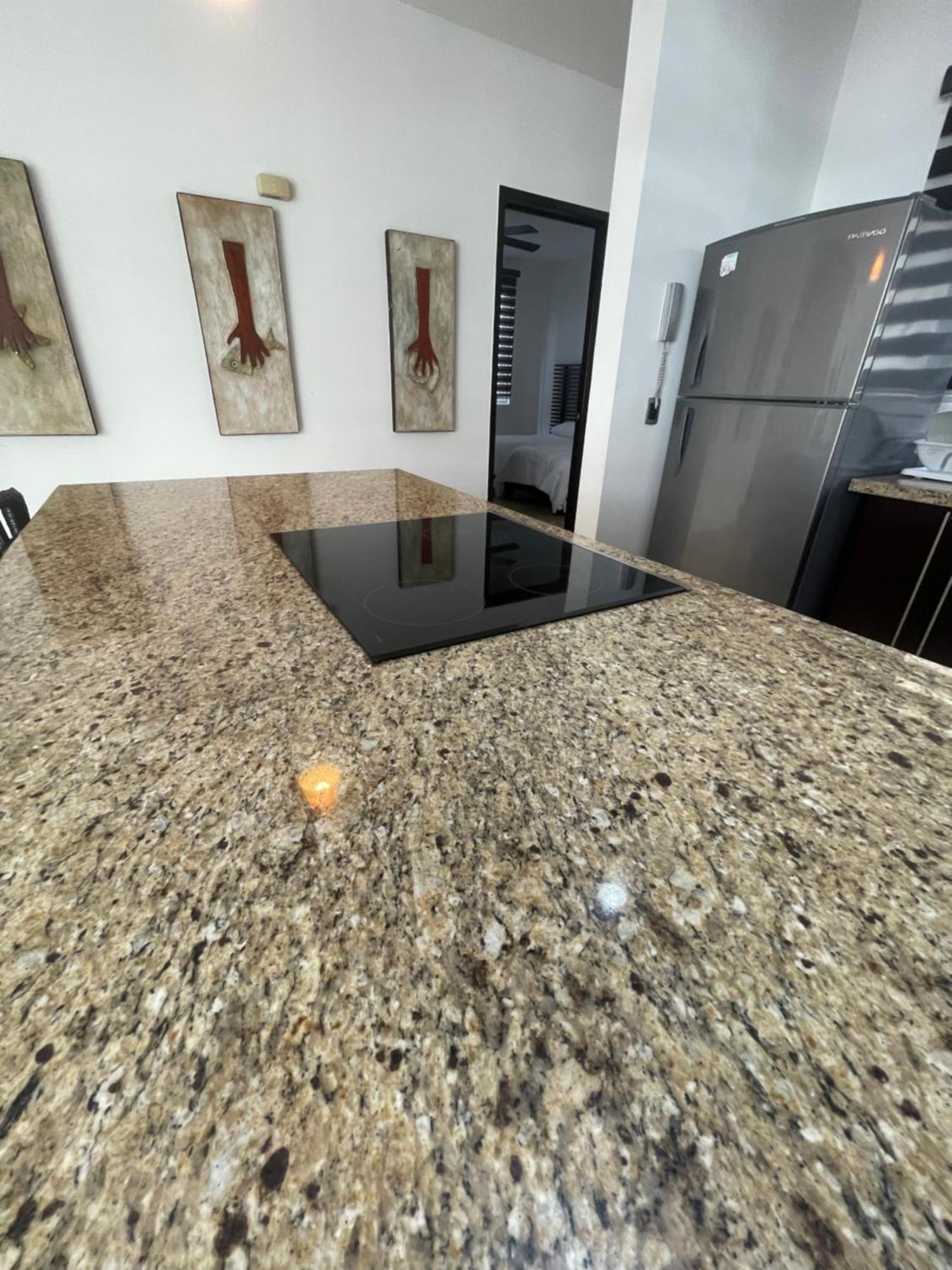 Appartement Spacious 1 Block From The *