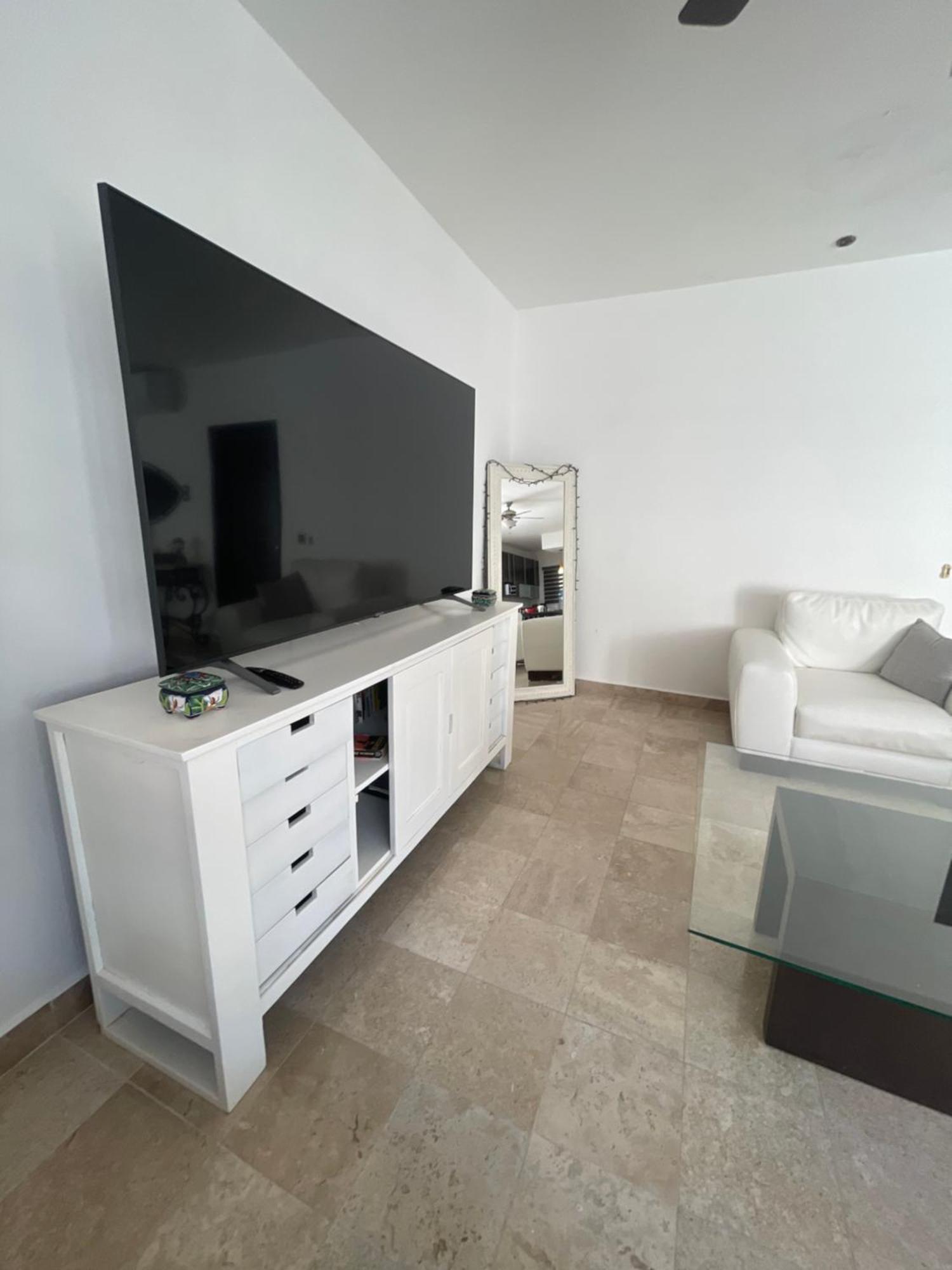 Spacious 1 Block From The Appartement *
