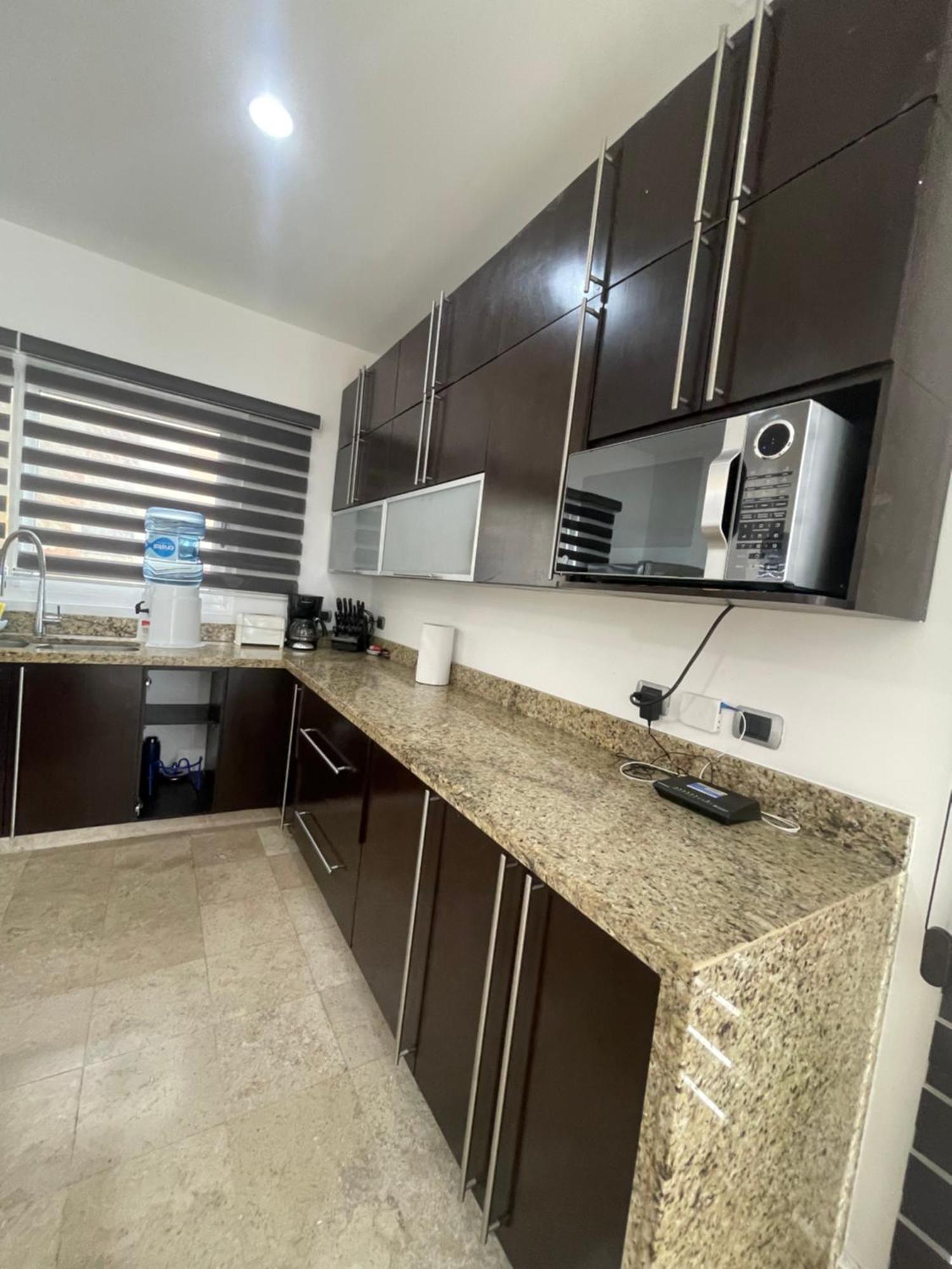 Appartement Spacious 1 Block From The *