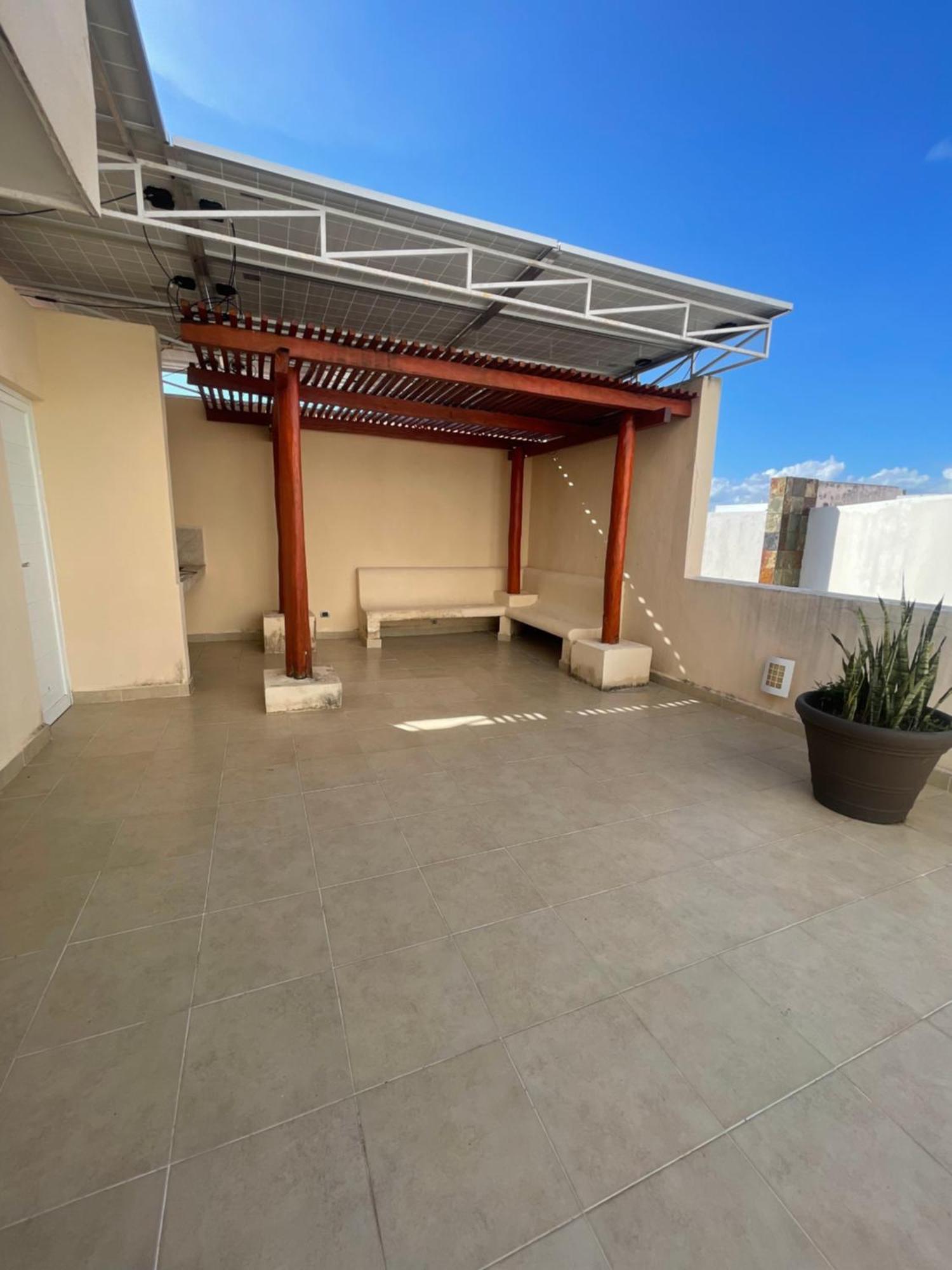 Spacious 1 Block From The Appartement