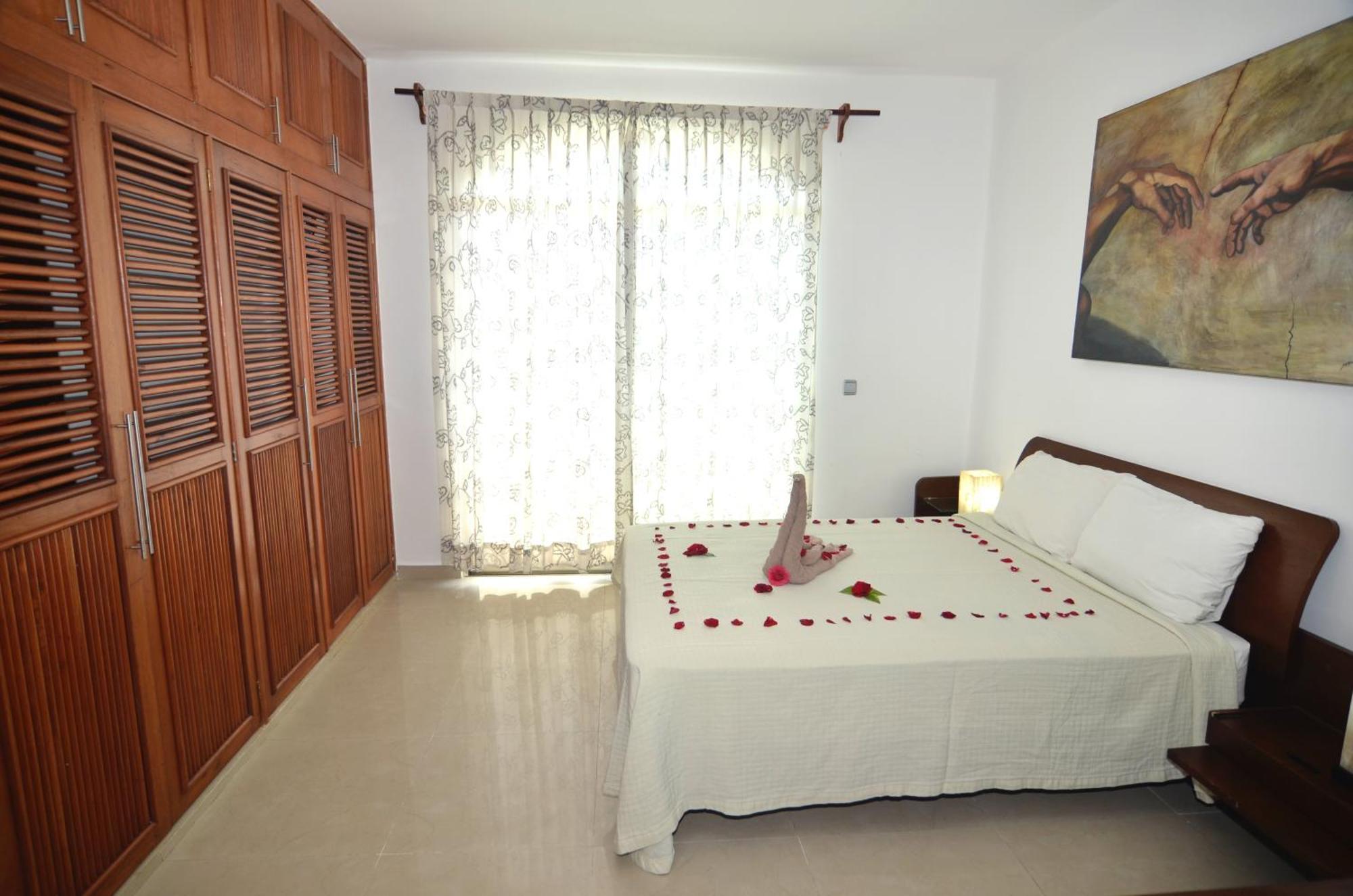Rinconada Del Mar Apts *