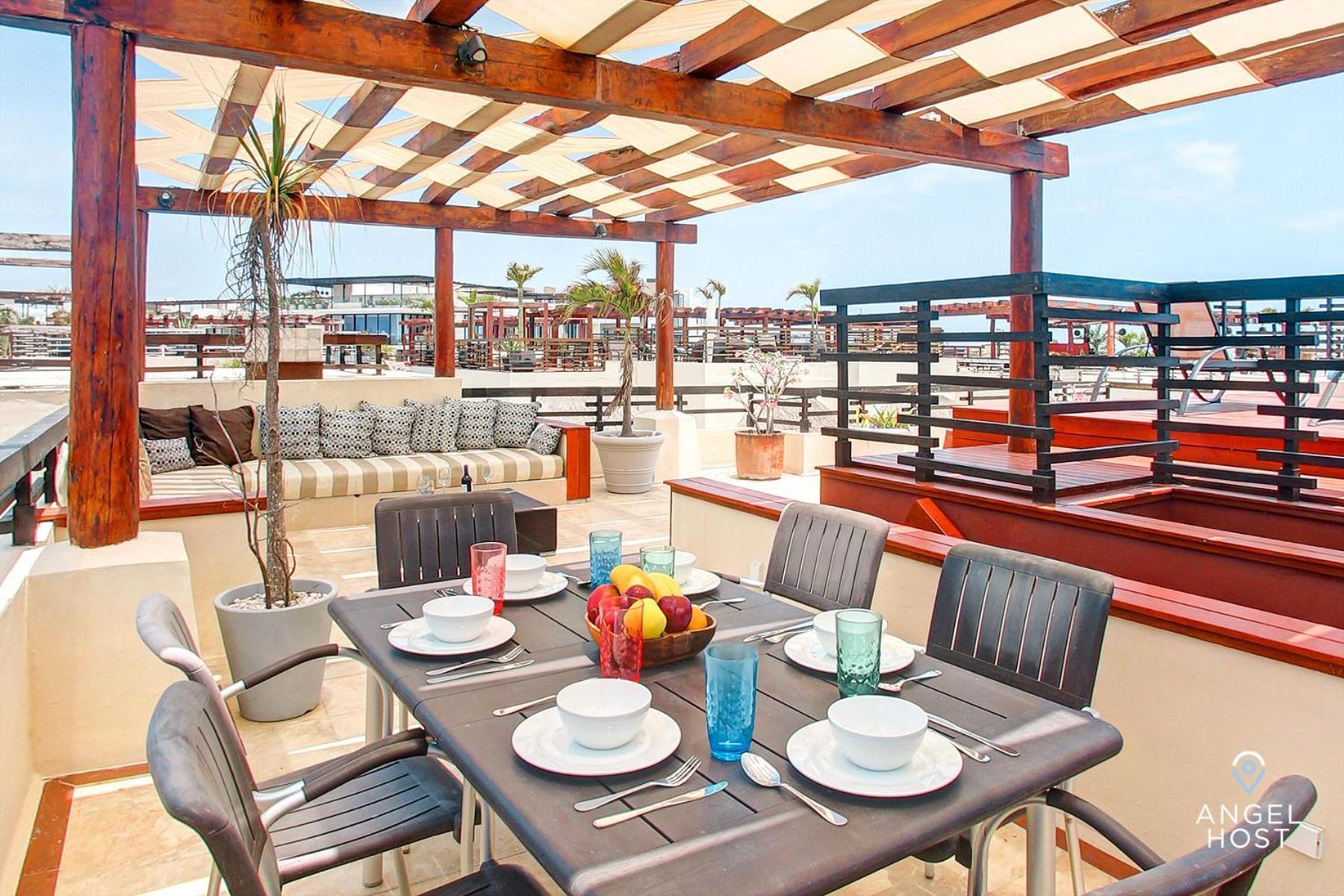 Beachfront Penthouse Oceanview Rooftop And Pool Holiday home