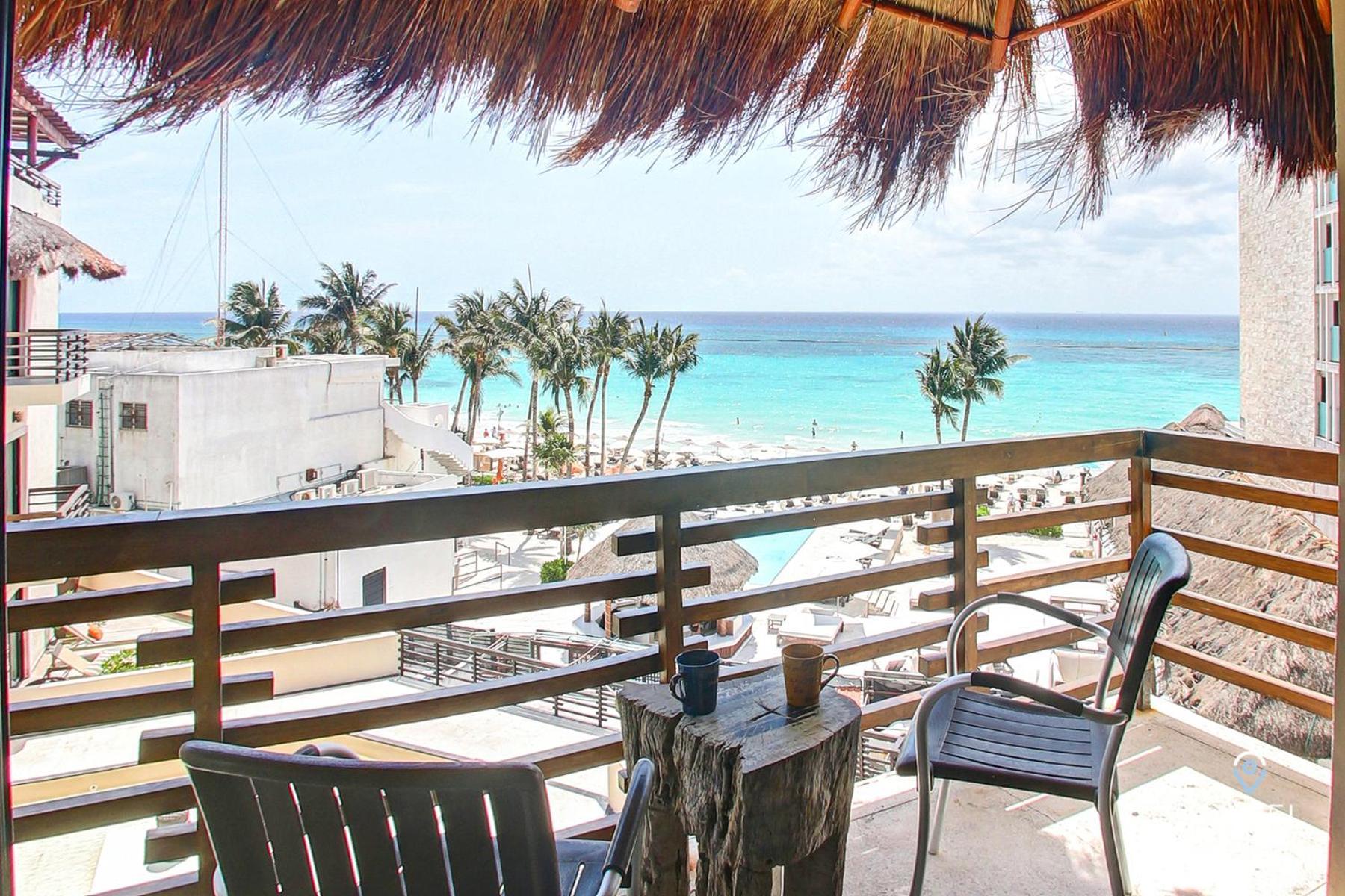 Beachfront Penthouse Oceanview Rooftop And Pool Playa del Carmen