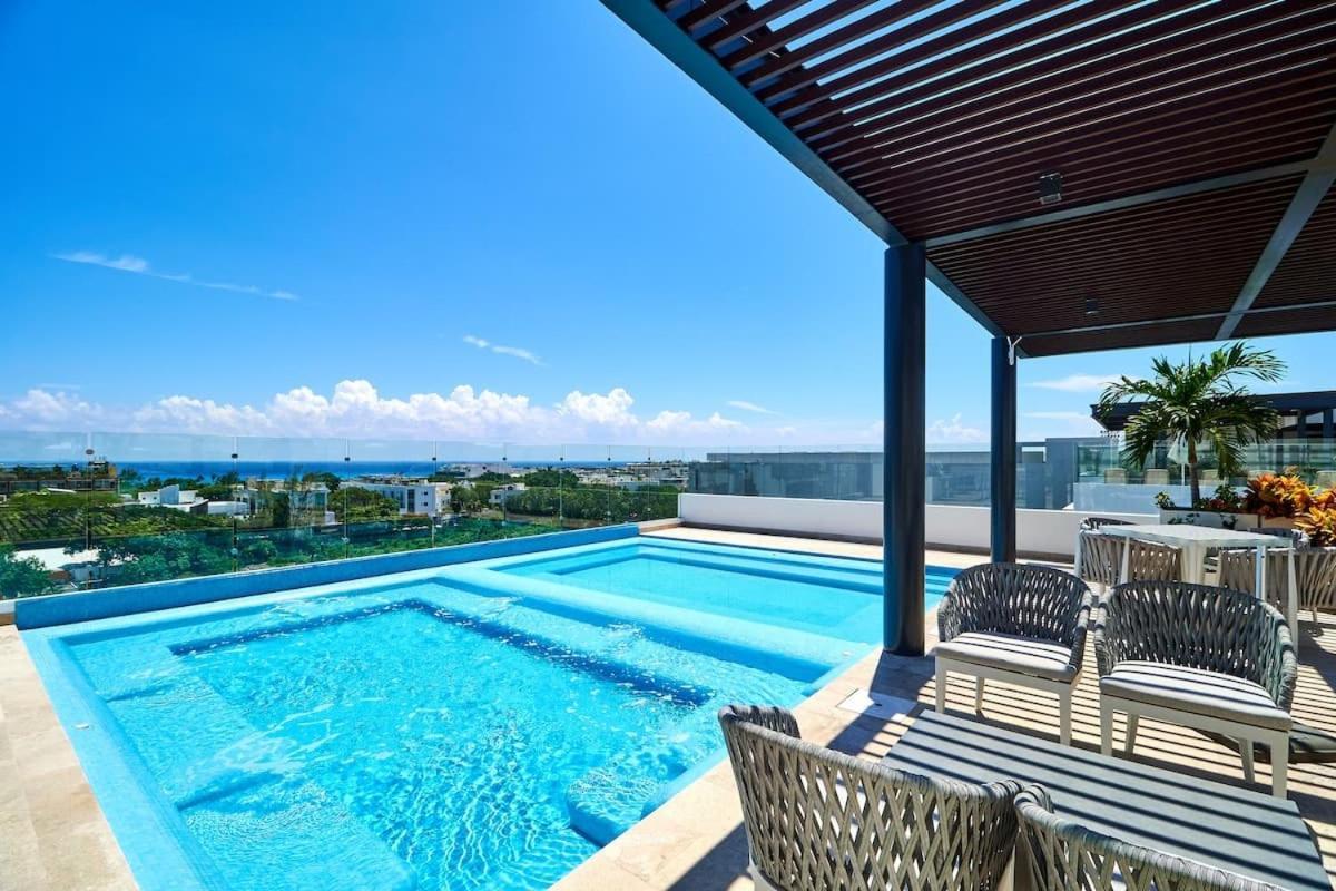Luxury 2-story With Jacuzzi Apartment *