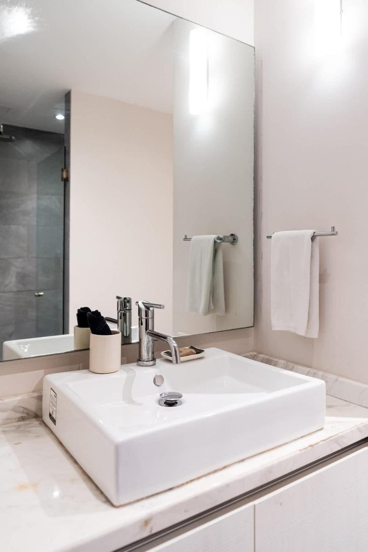 Large With Working Space 100m From 5th Ave *