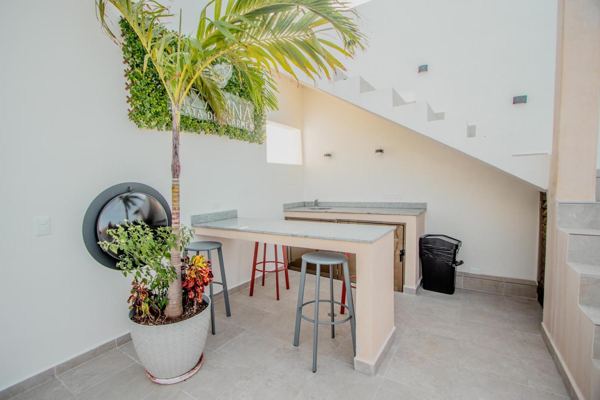 Apartment With Ocean View Pool In Av 10 & 60 Street *
