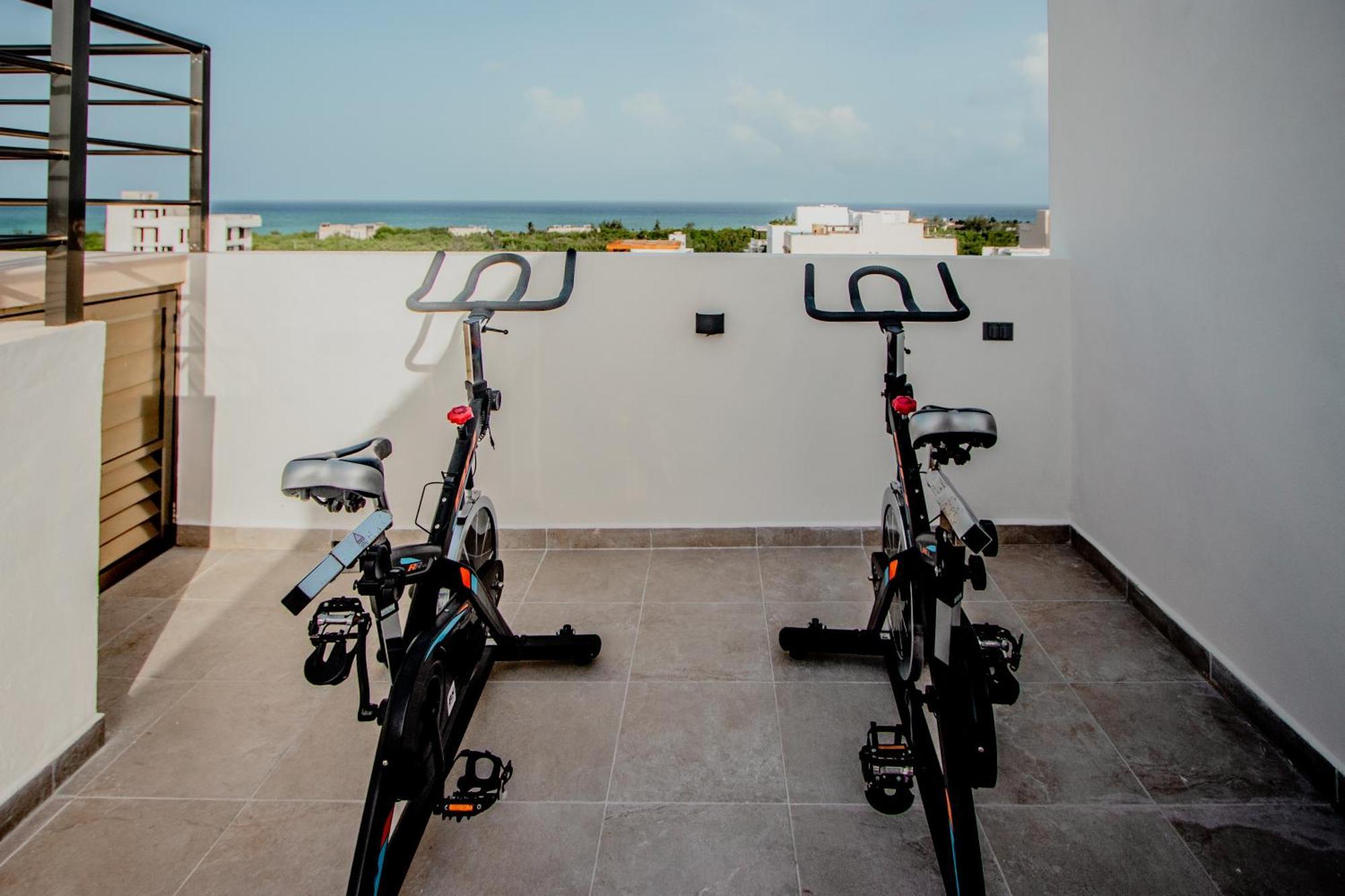 Apartment With Ocean View Pool In Av 10 & 60 Street *