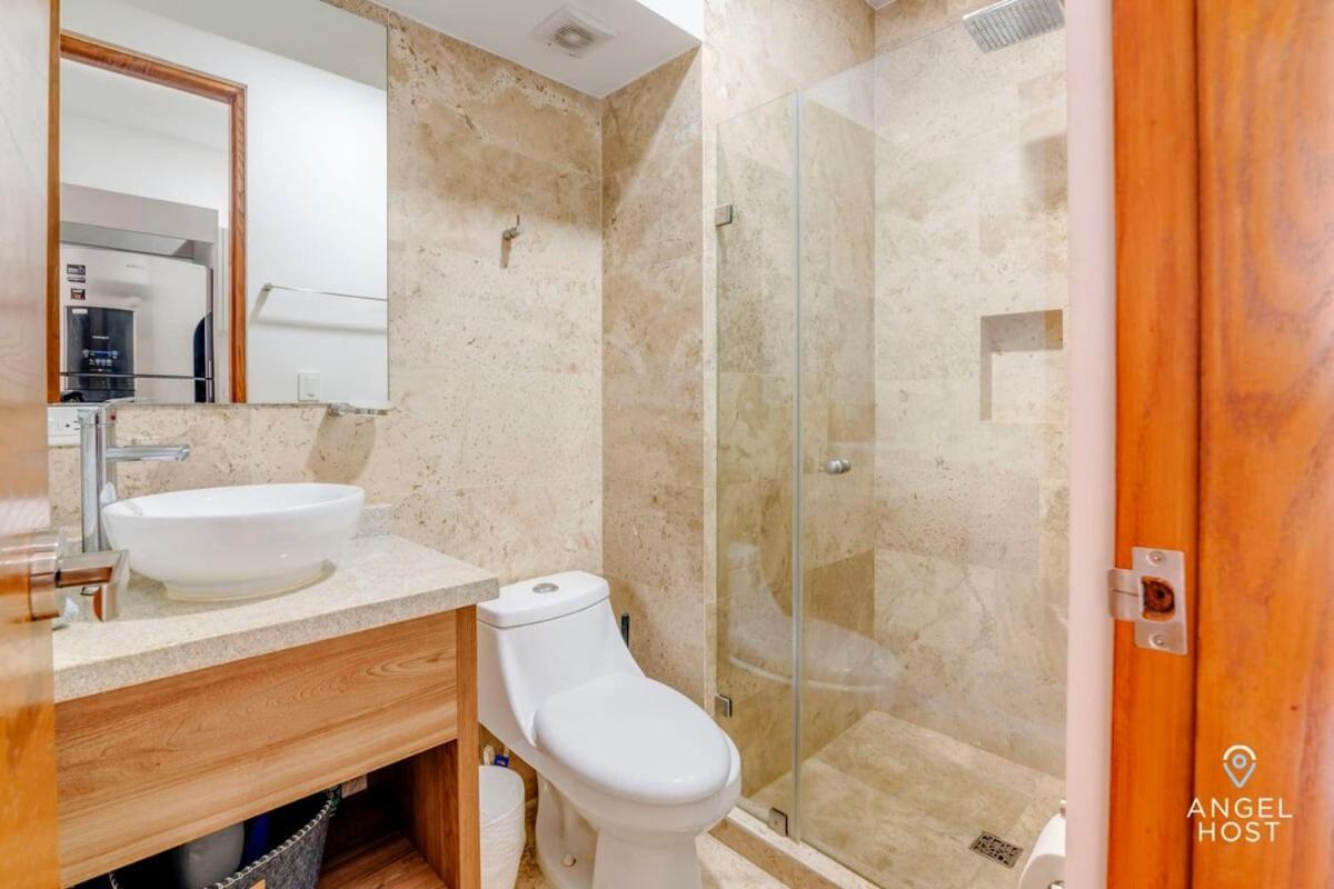 Holiday home Adorable Rooftop Pool, Reliable Wifi, Near 5th Ave *