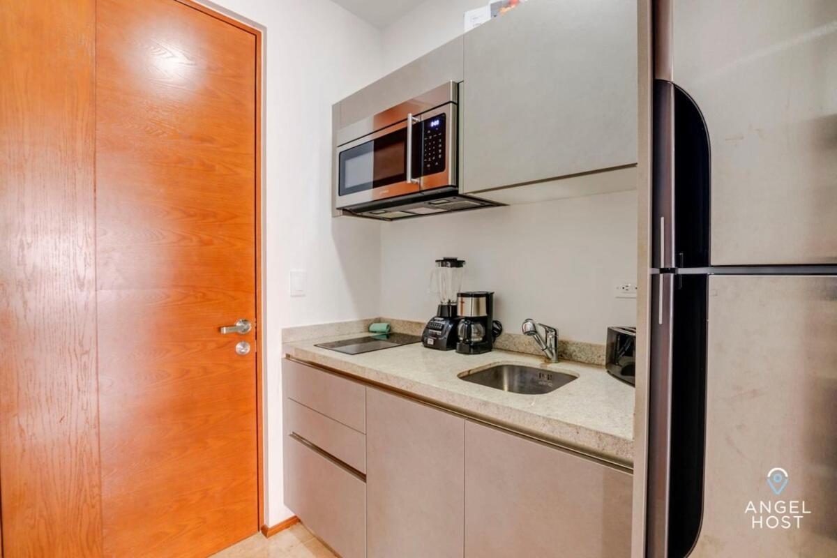 Adorable Rooftop Pool, Reliable Wifi, Near 5th Ave *