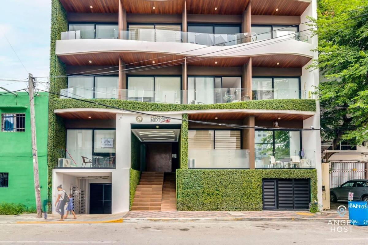 Adorable Rooftop Pool, Reliable Wifi, Near 5th Ave Holiday home *