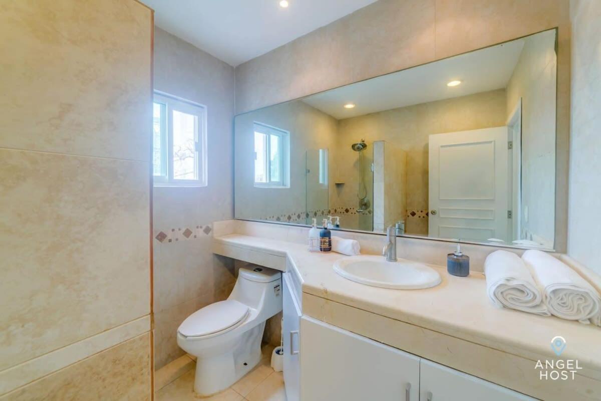 Ideal Group Getaway 4 Blocks To The & Pool Apartment Playa del Carmen