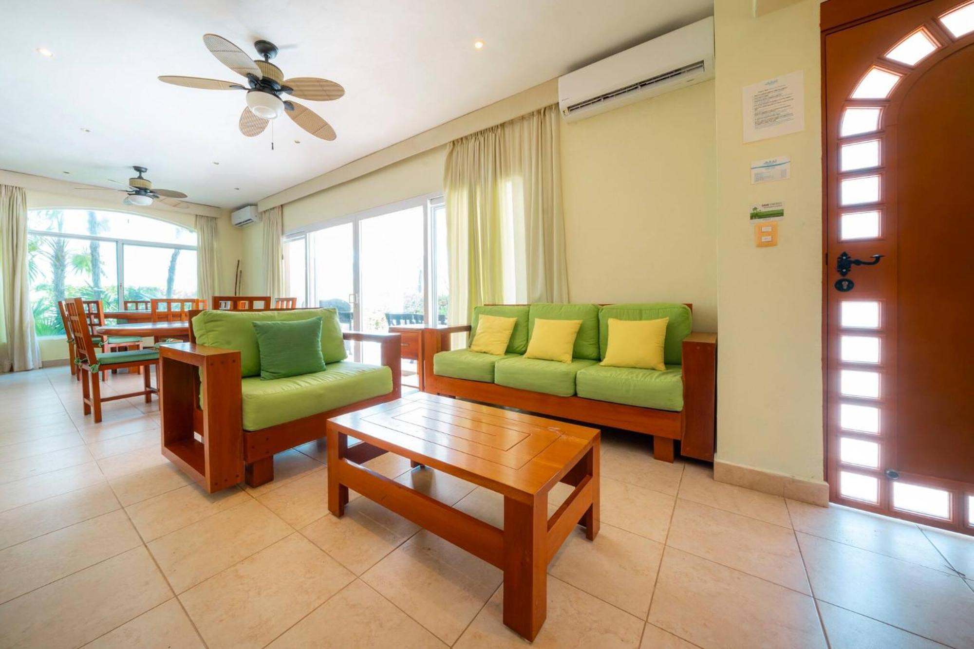 With 4 Bedrooms - Spacious Oceanview With Private Pool At Playacar Phase I Pura Vida Villa Playa del Carmen
